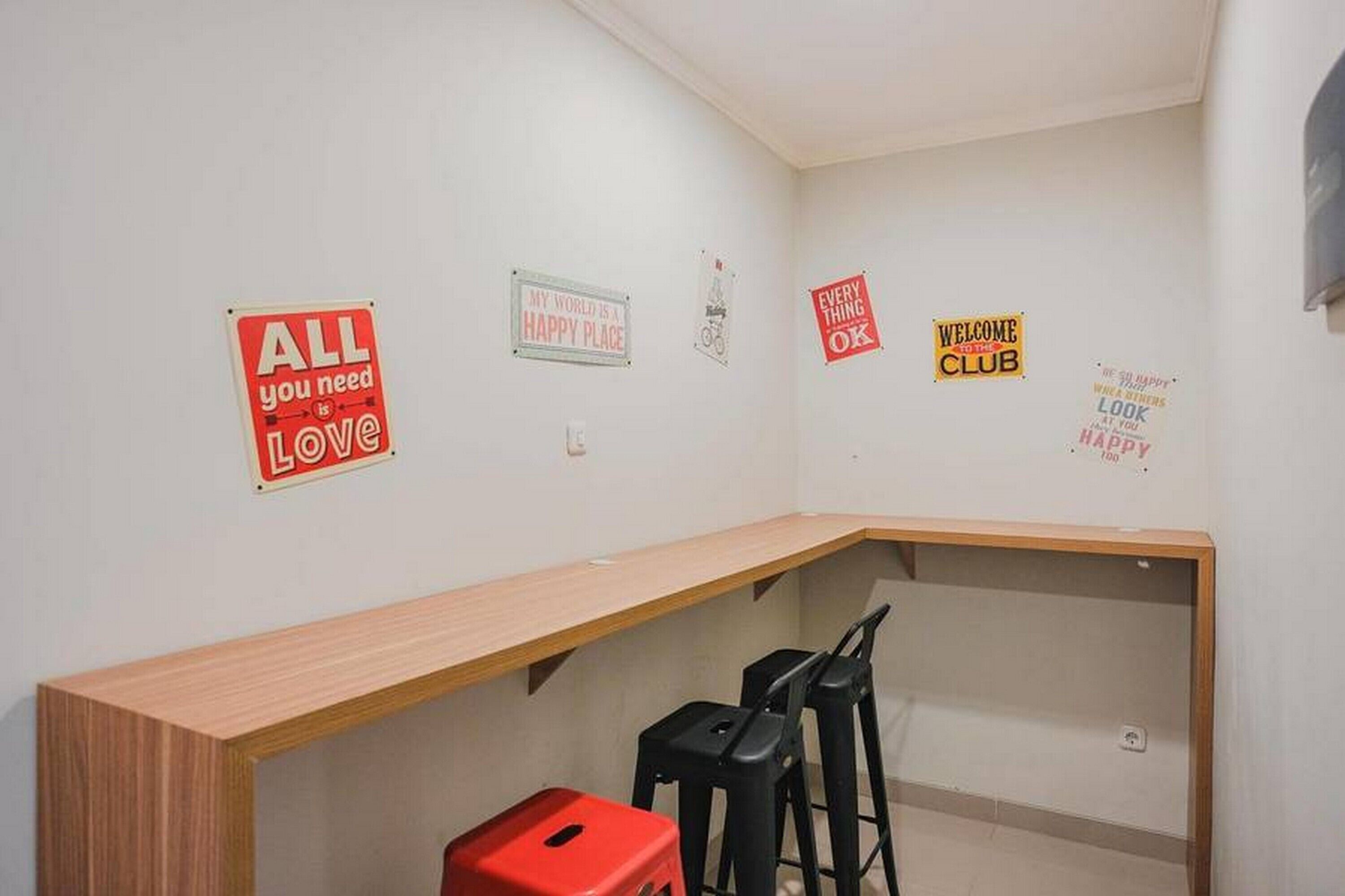 Kost M25 Hostel by Reddoorz