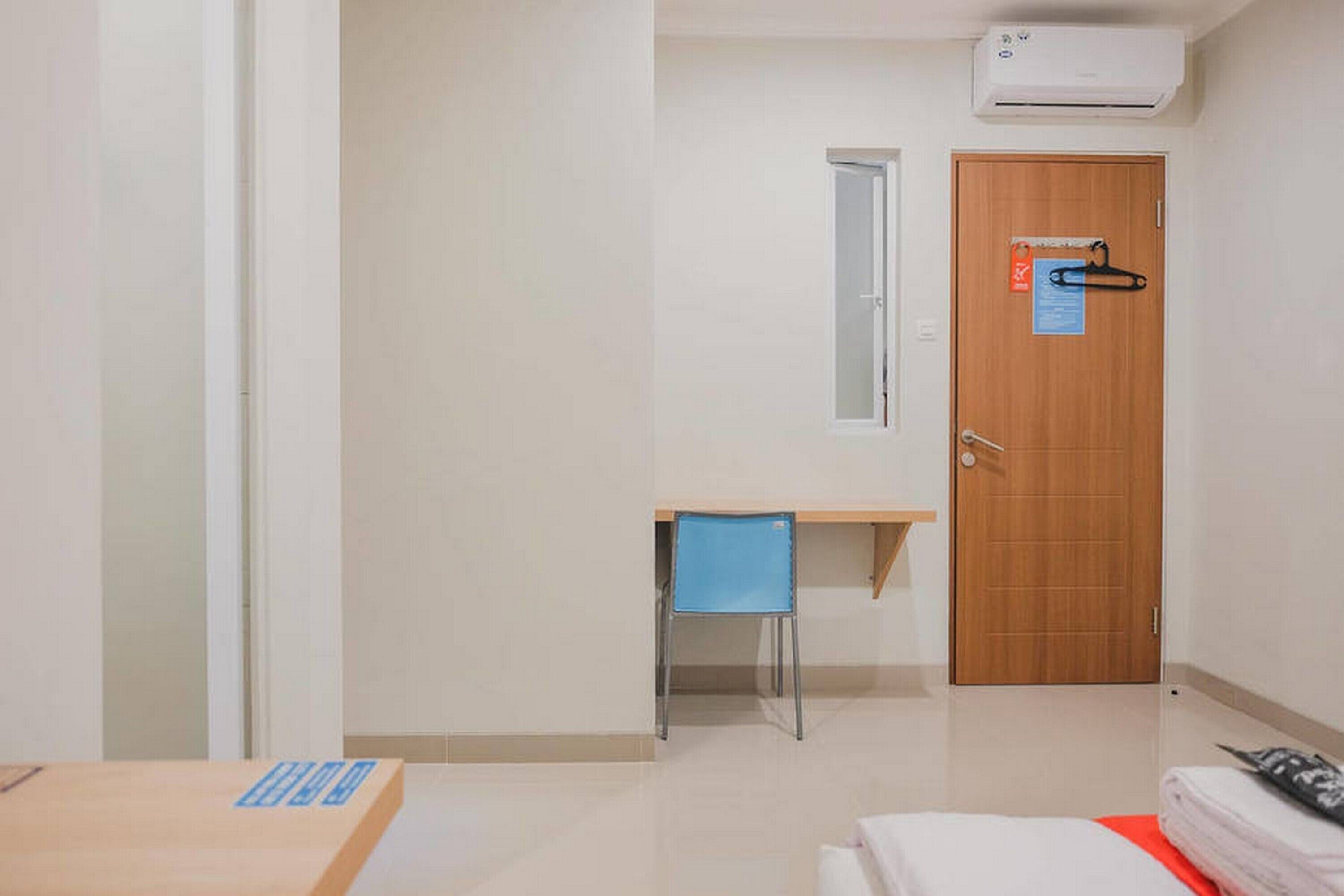 Kost M25 Hostel by Reddoorz