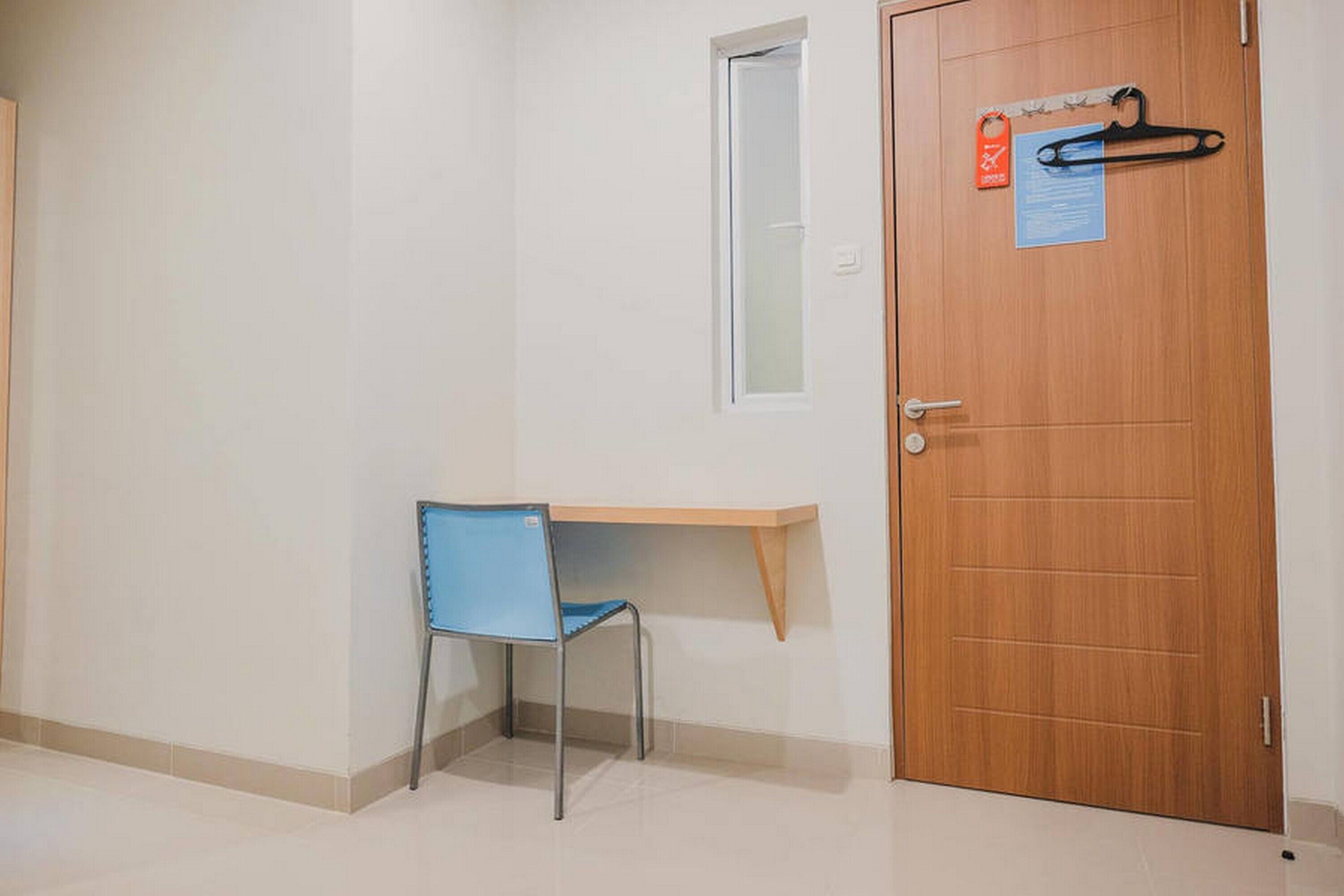 Kost M25 Hostel by Reddoorz