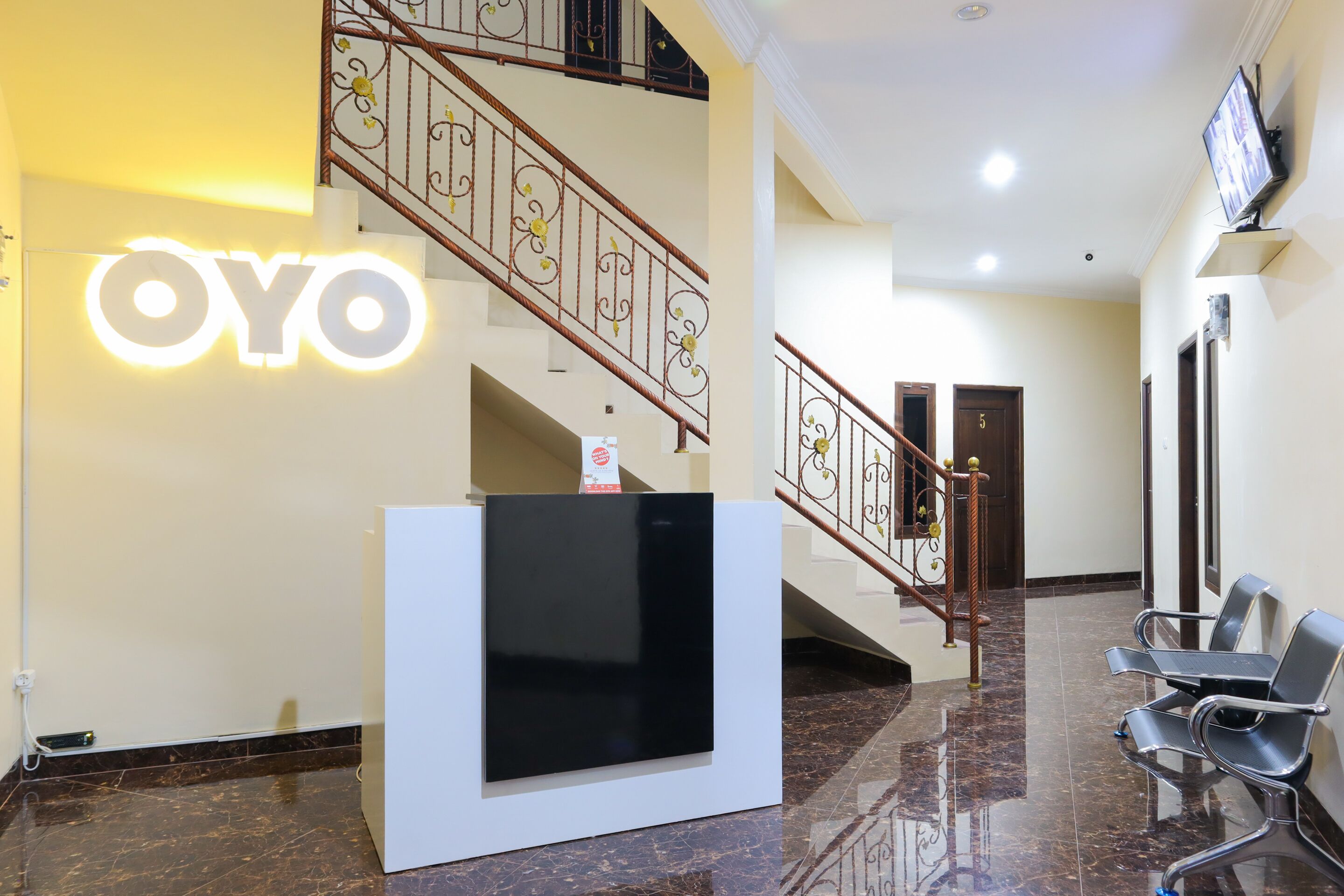 Kr Bulan by OYO Rooms
