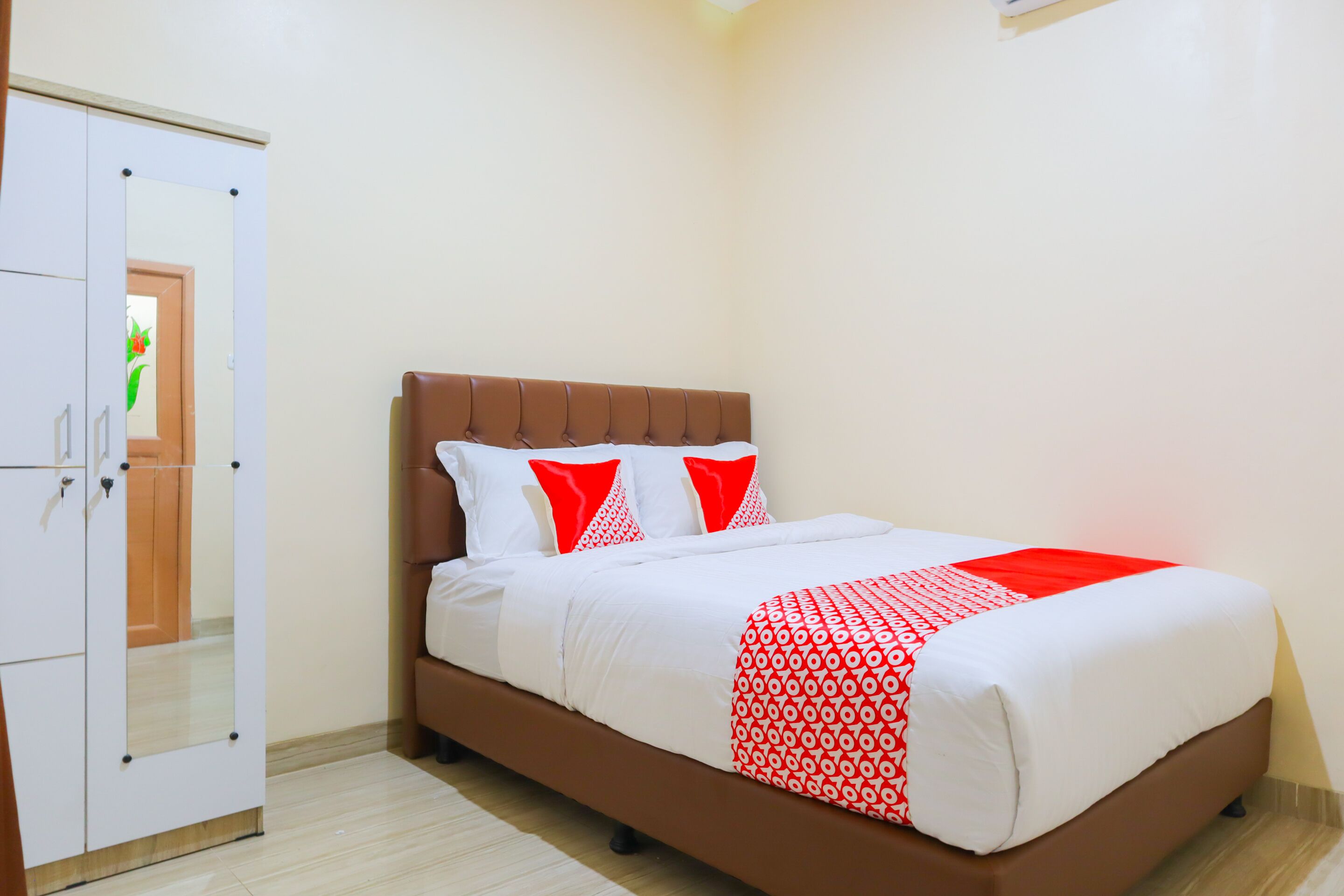 Kr Bulan by OYO Rooms