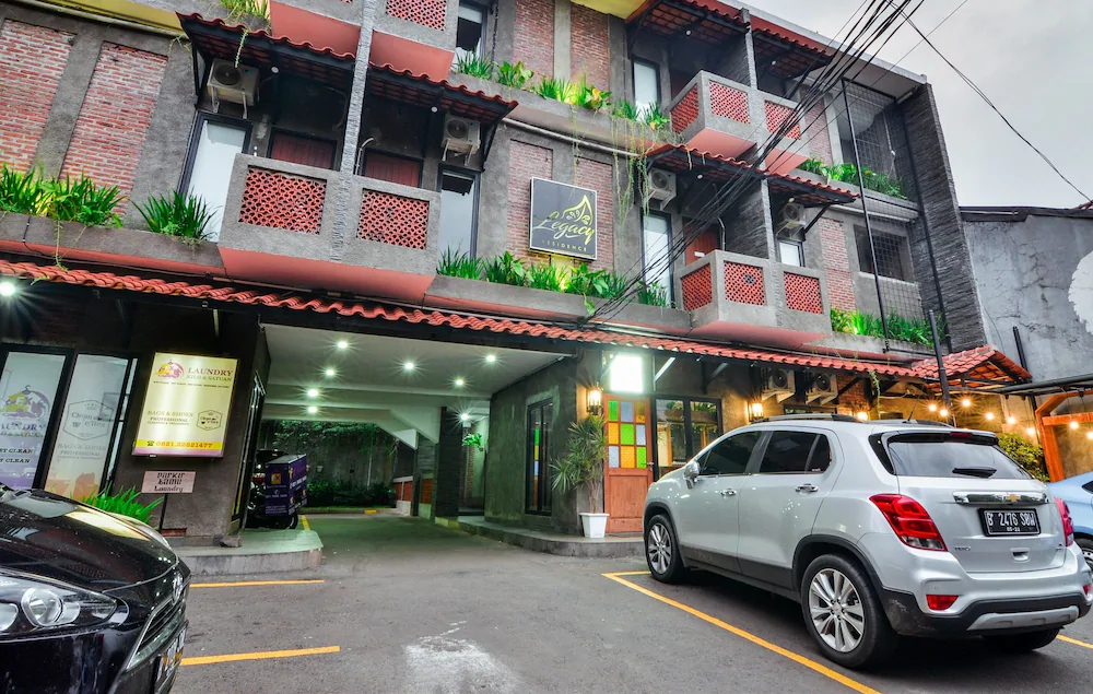 Legacy Residence by ZEN Rooms