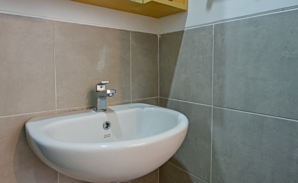 Legacy Residence by ZEN Rooms