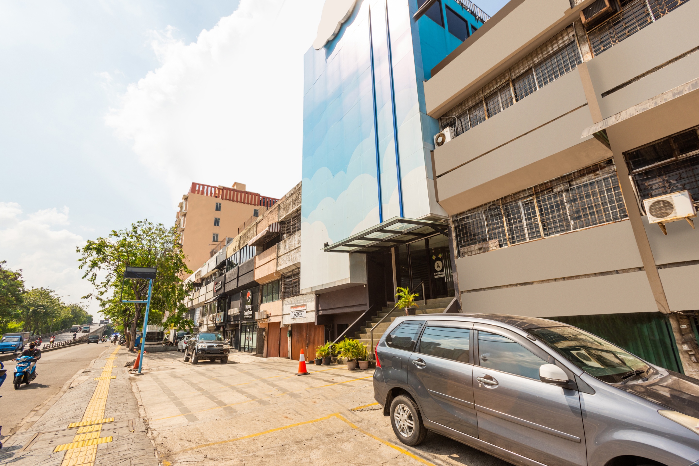 Liv Hotel by OYO Rooms