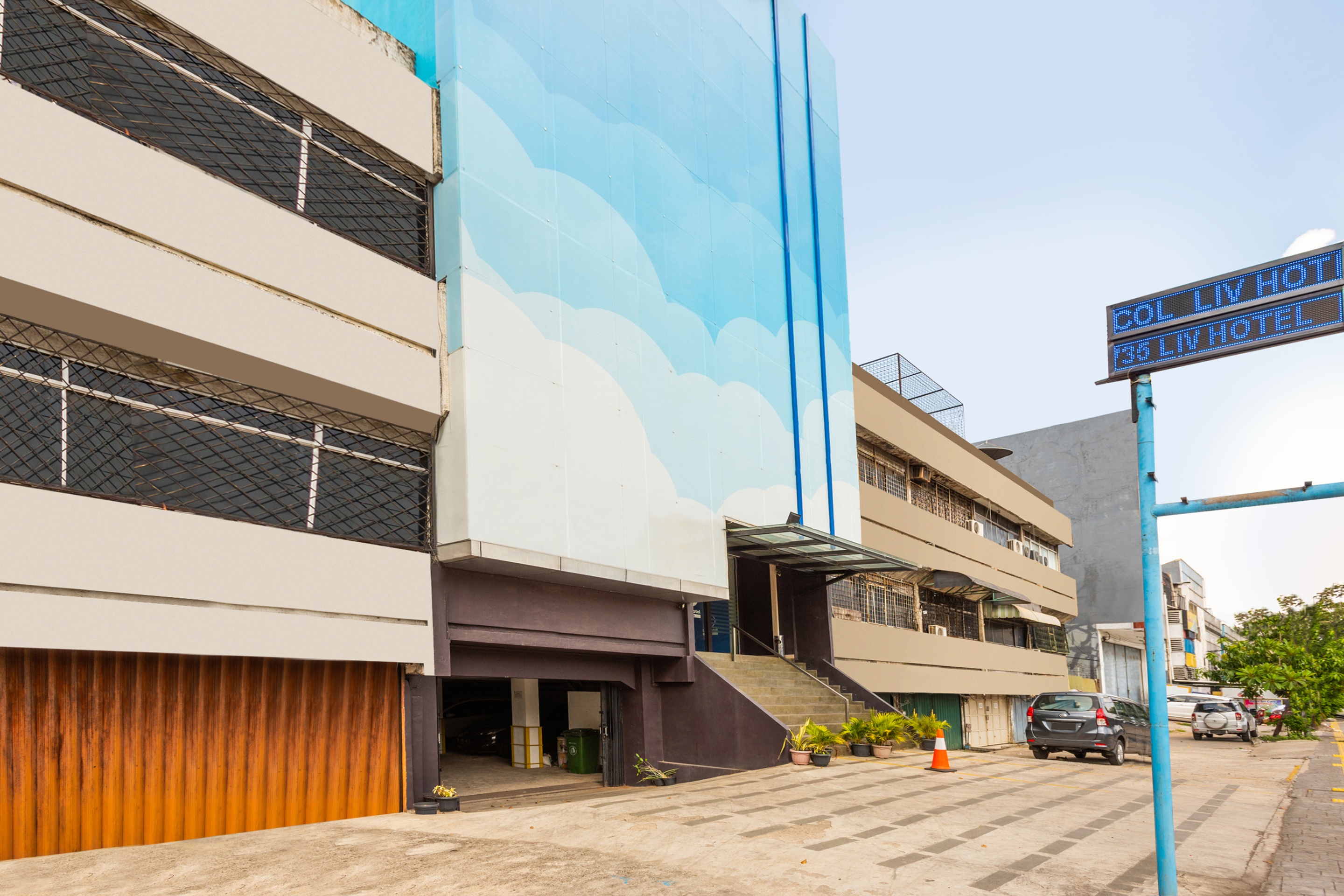 Liv Hotel by OYO Rooms