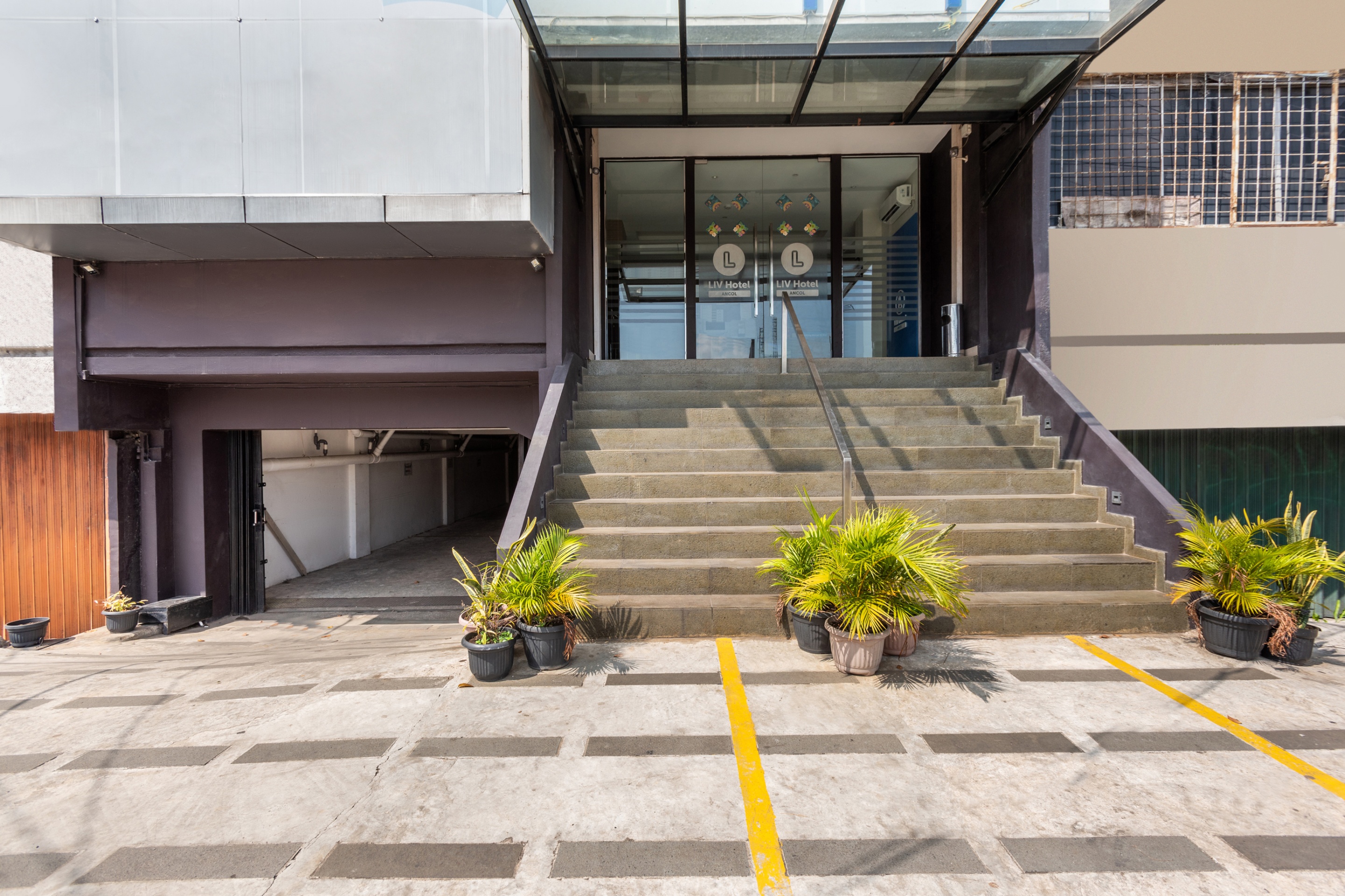 Liv Hotel by OYO Rooms