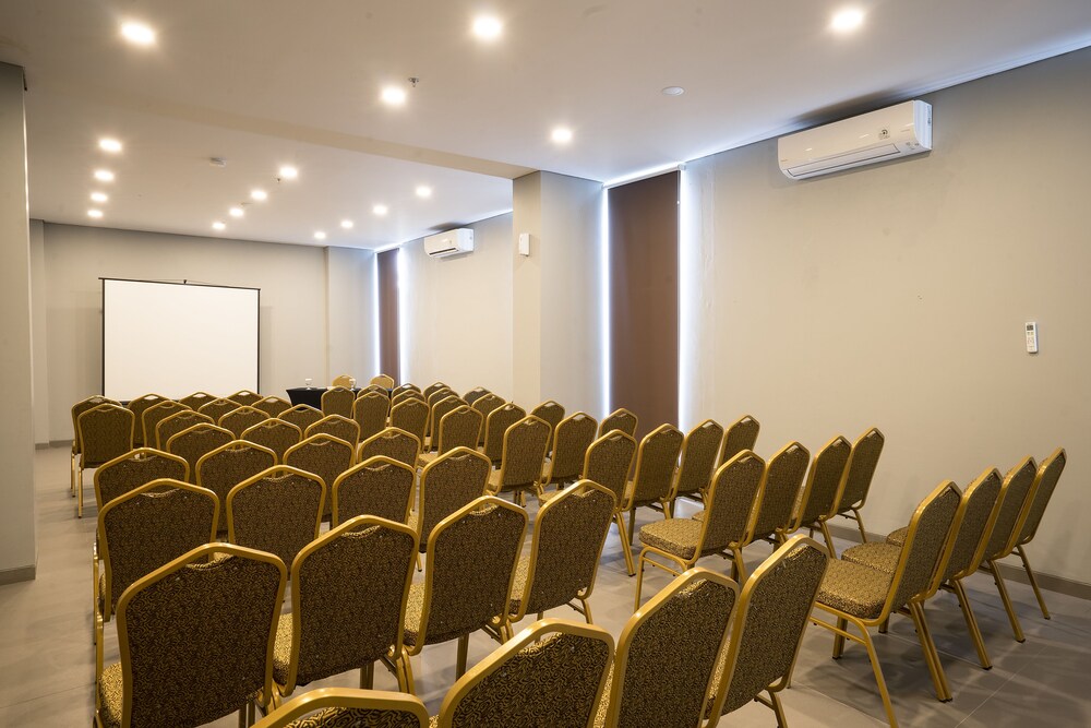Maple Hotel Grogol Jakarta