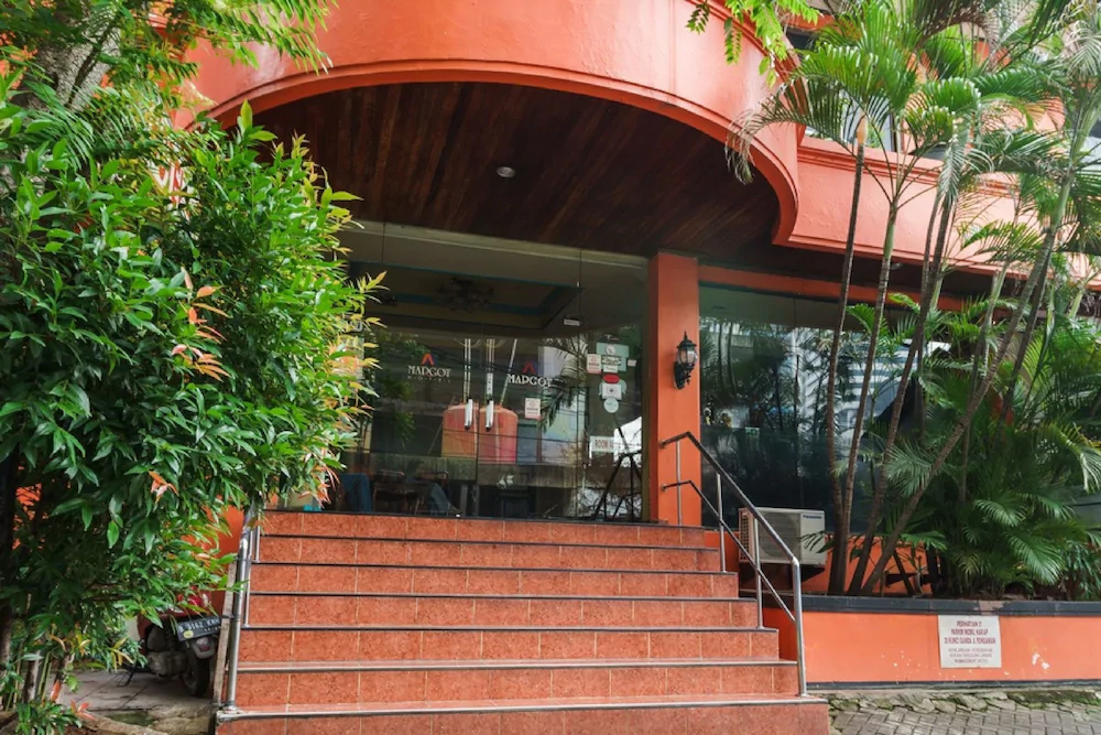 Margot Hotel by RedDoorz