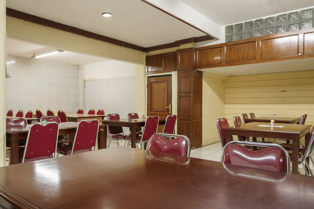 Margot Hotel by RedDoorz