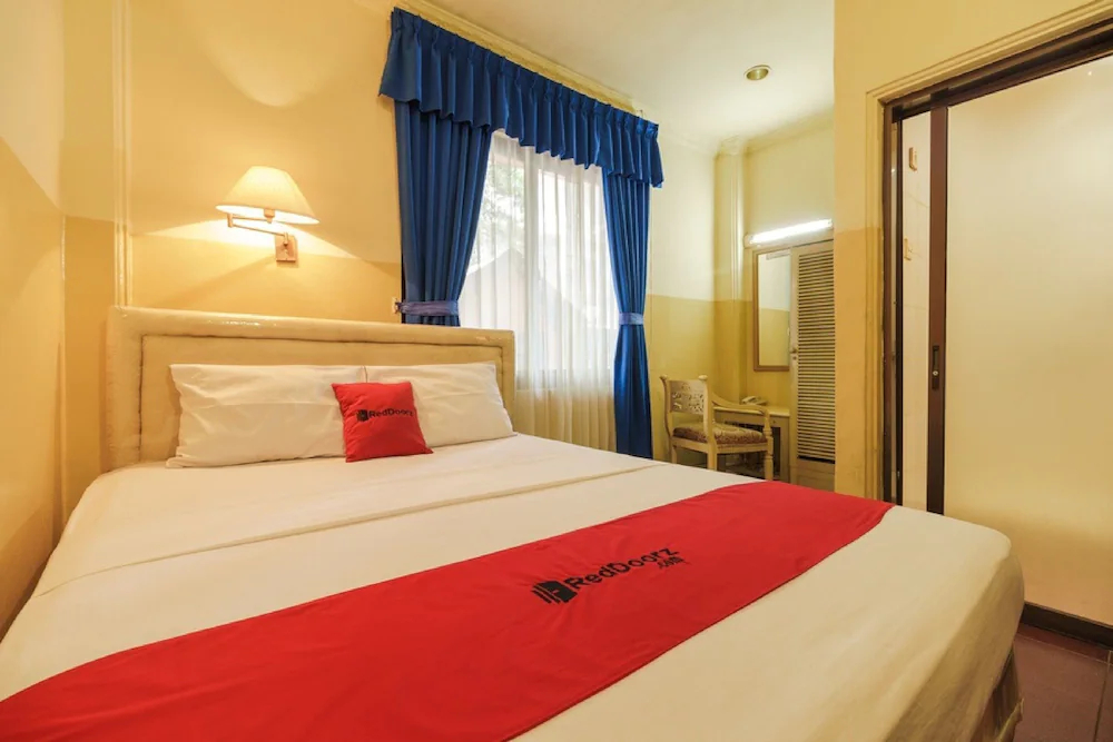 Margot Hotel by RedDoorz