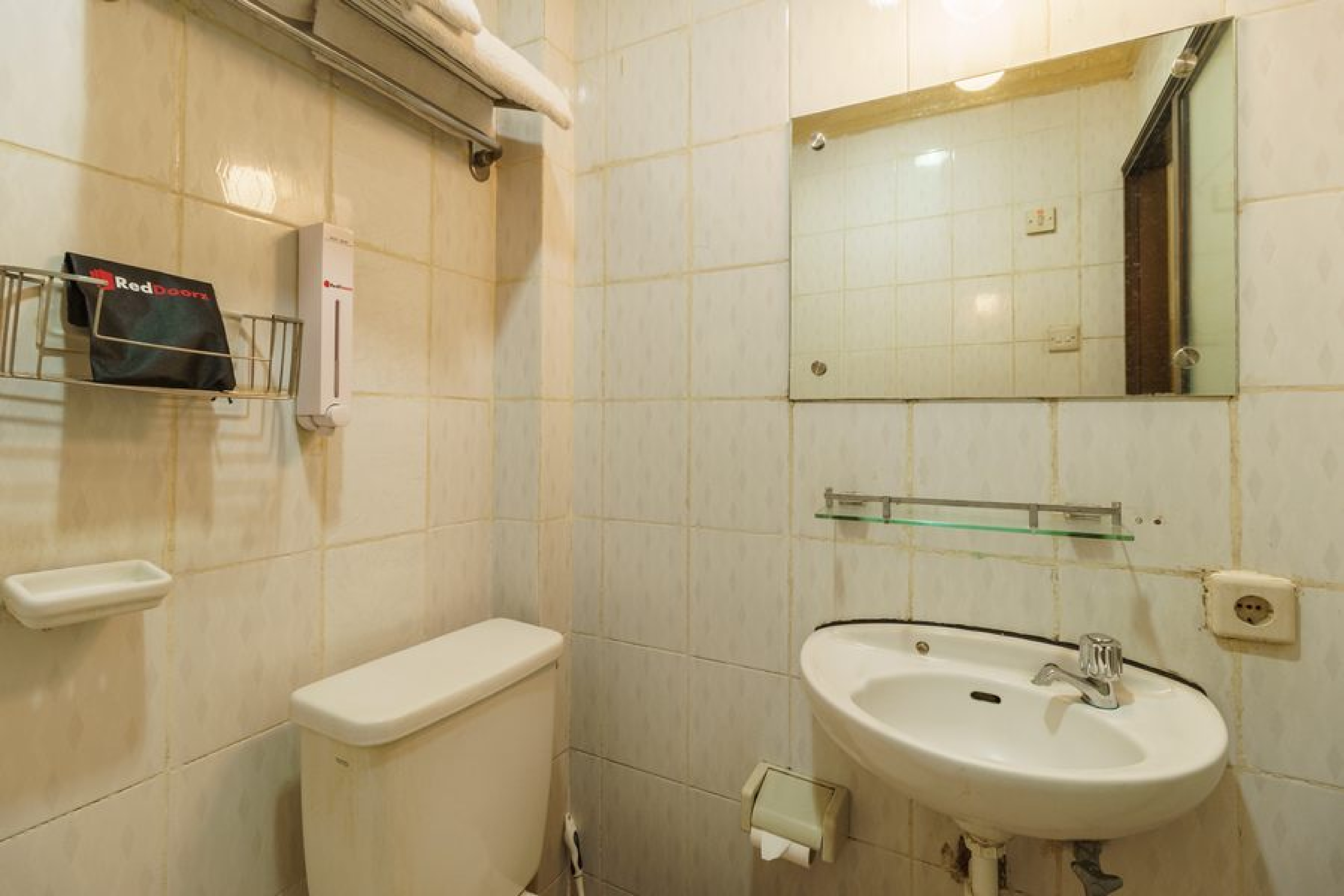 Margot Hotel by RedDoorz