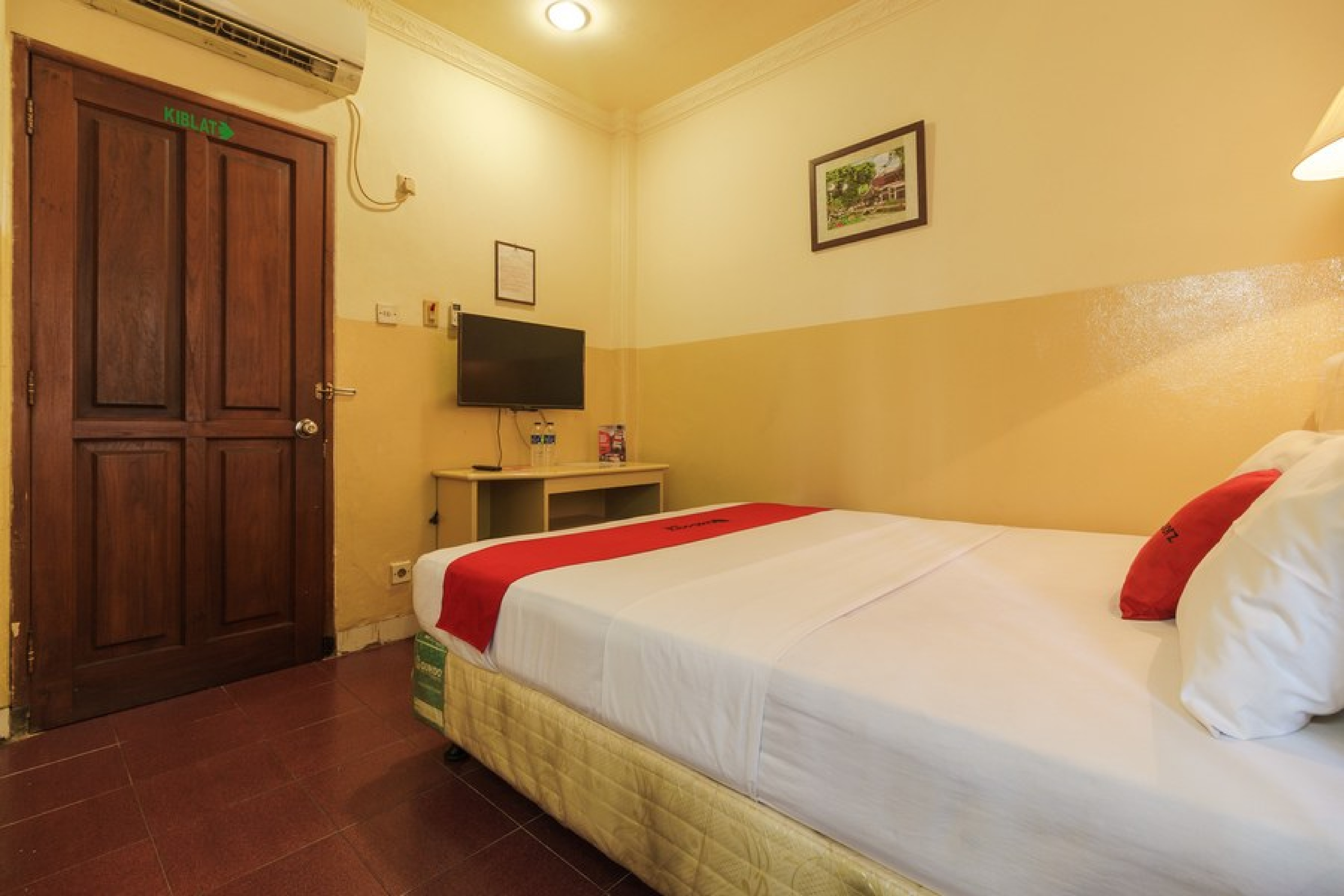 Margot Hotel by RedDoorz