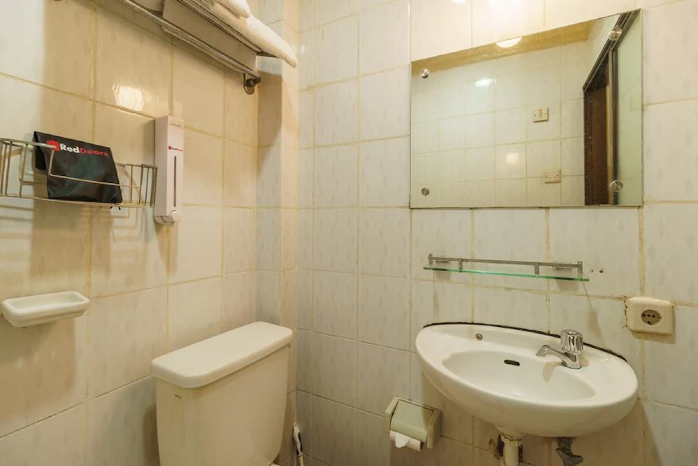 Margot Hotel by RedDoorz