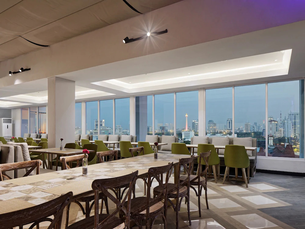 MaxOneHotels.com At Platinum Hayam Wuruk Jakarta