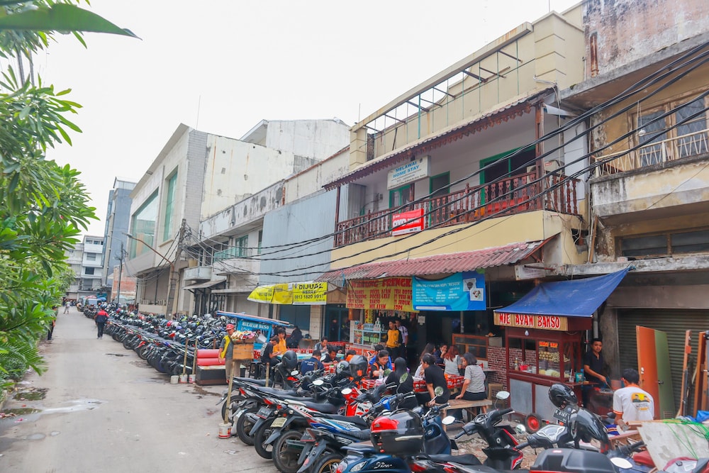 Melawai Homestay by OYO Rooms