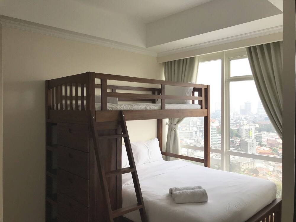 Menteng Park by Travelio