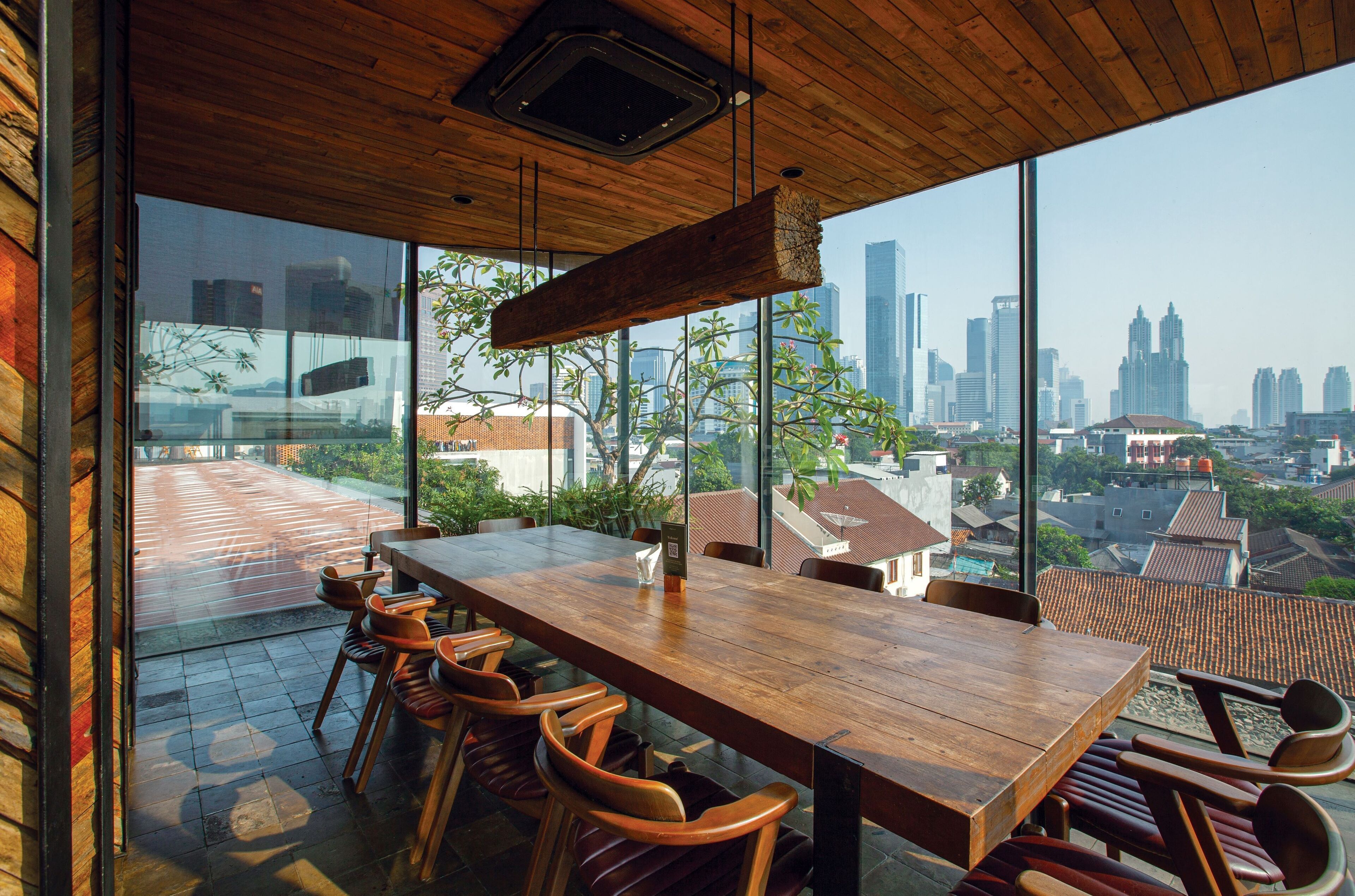 Miers Kuningan, Artotel Curated