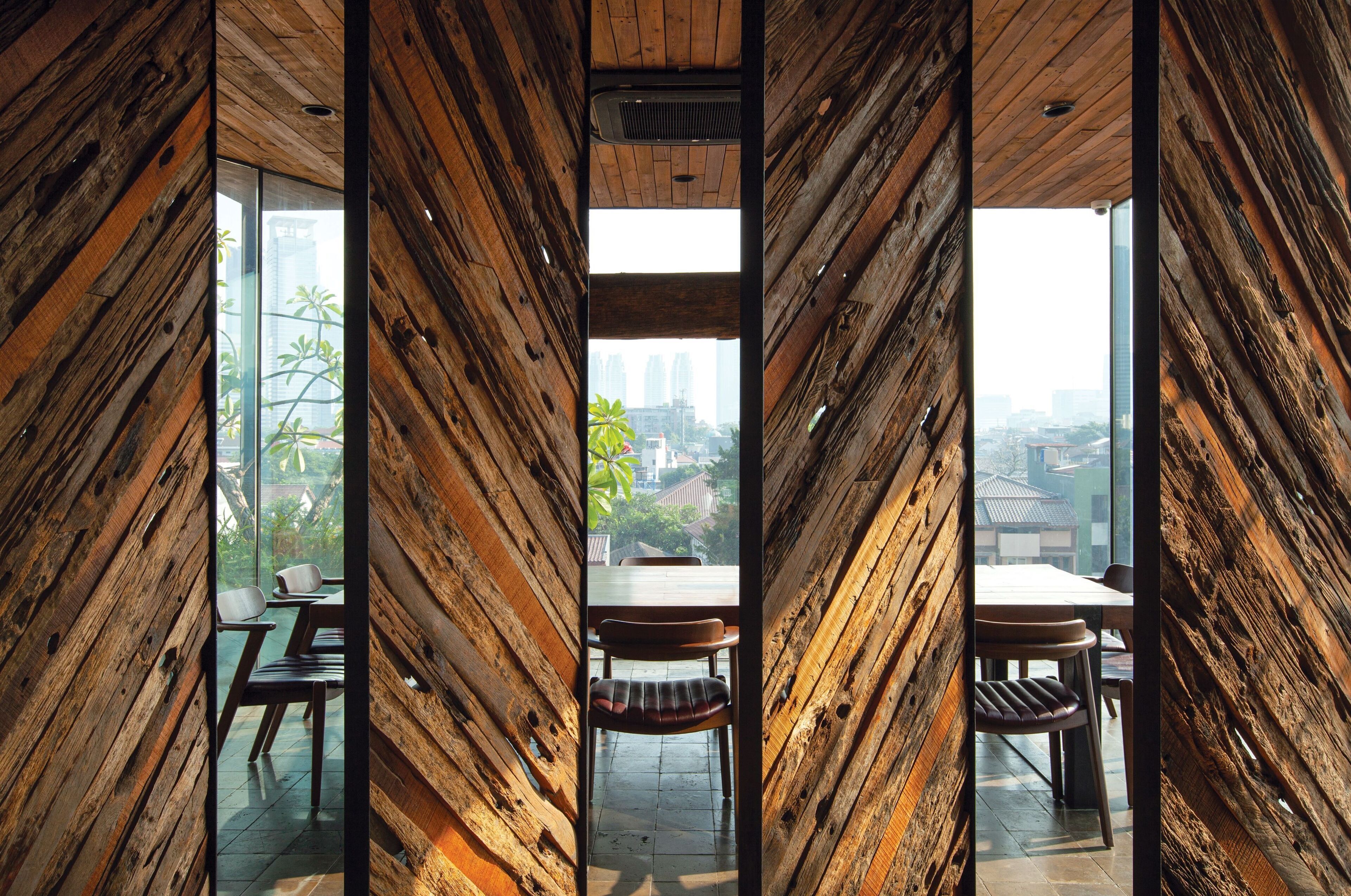 Miers Kuningan, Artotel Curated