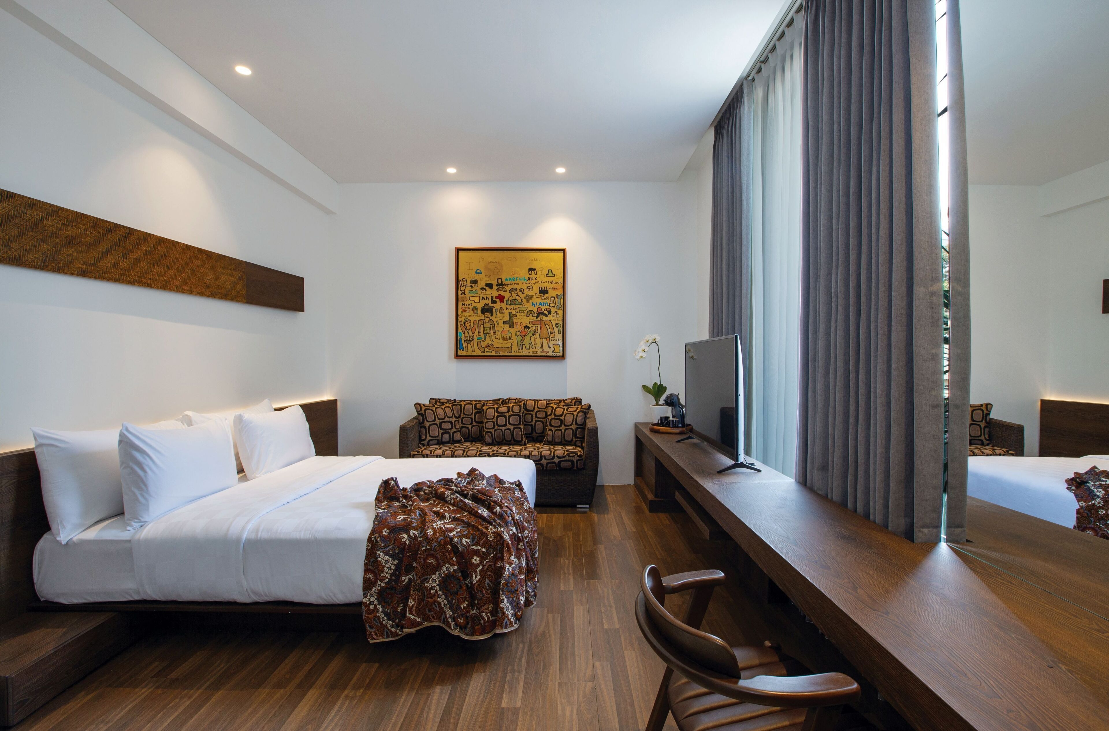 Miers Kuningan, Artotel Curated