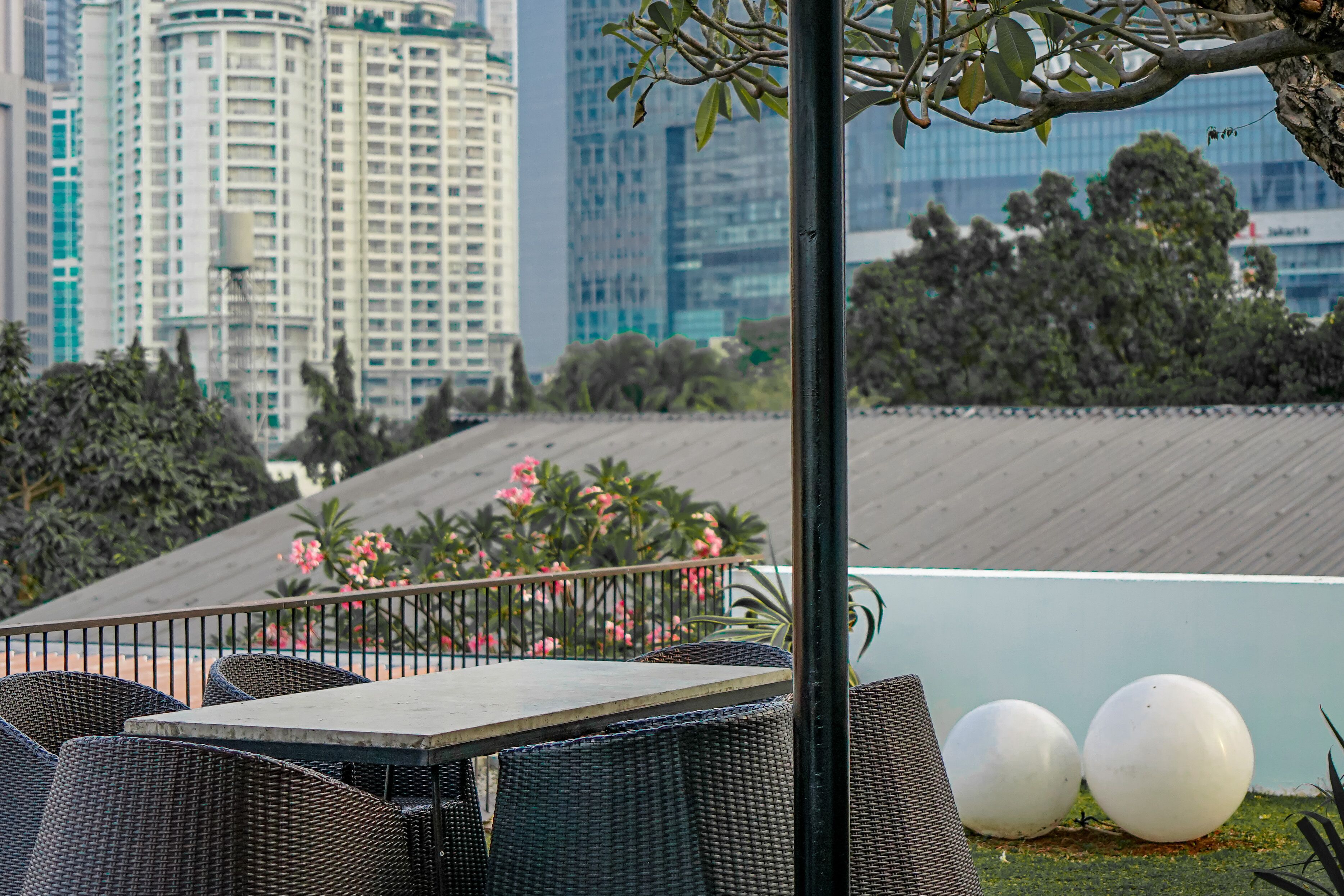 Miers Kuningan, Artotel Curated