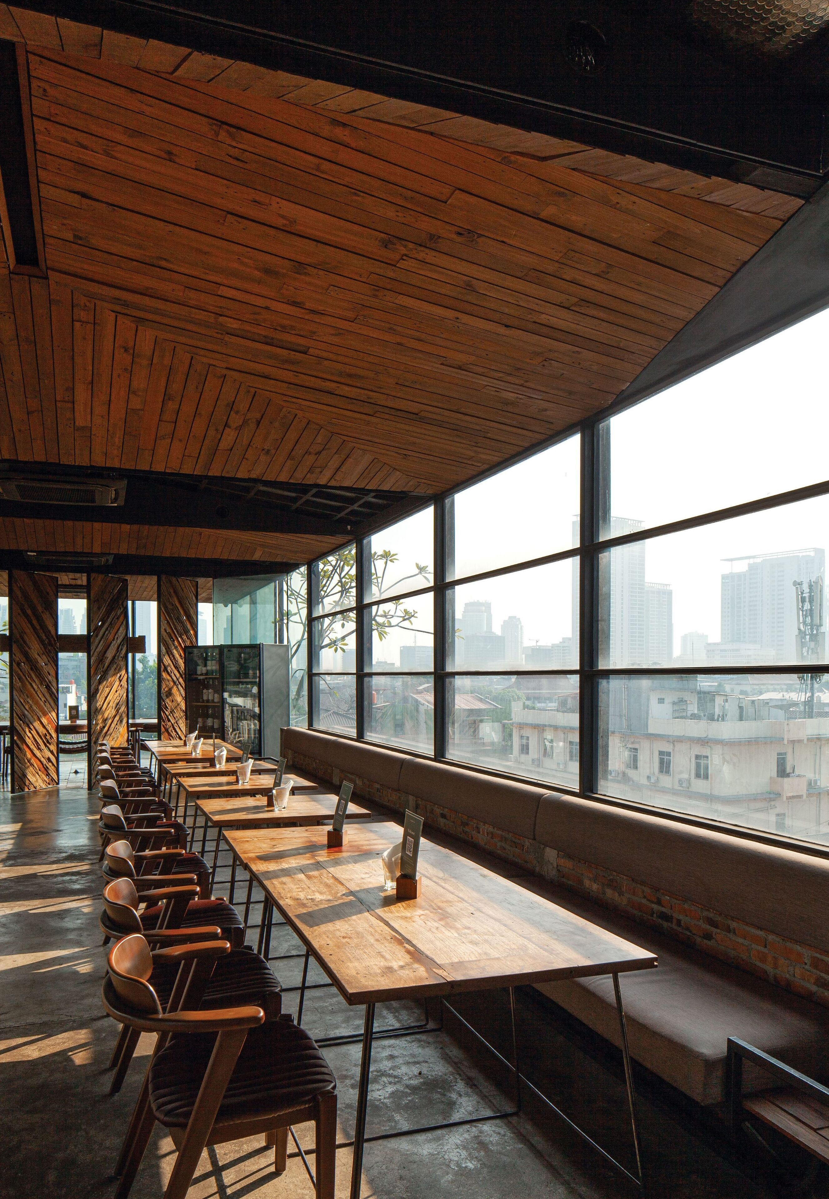 Miers Kuningan, Artotel Curated