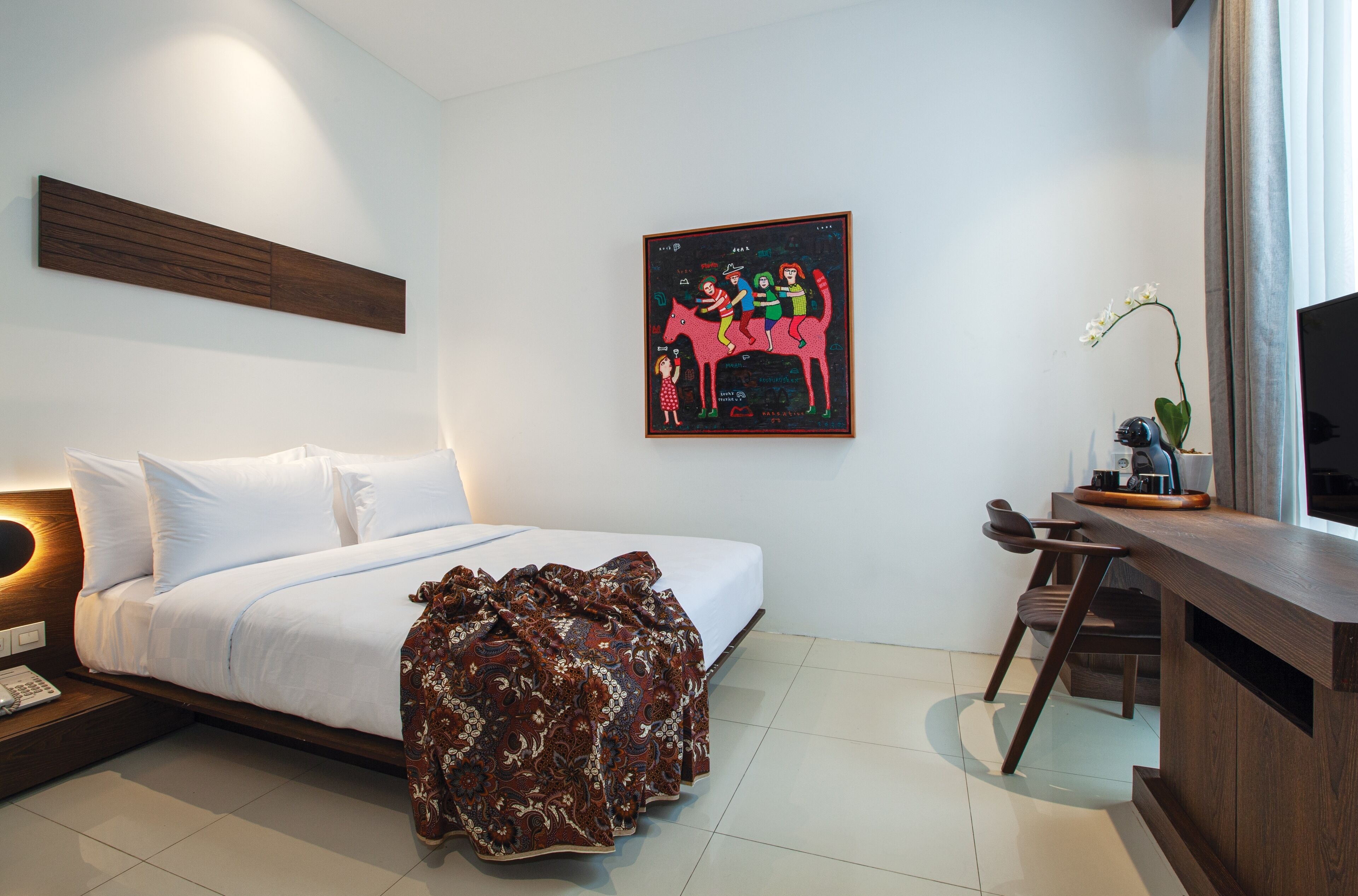 Miers Kuningan, Artotel Curated
