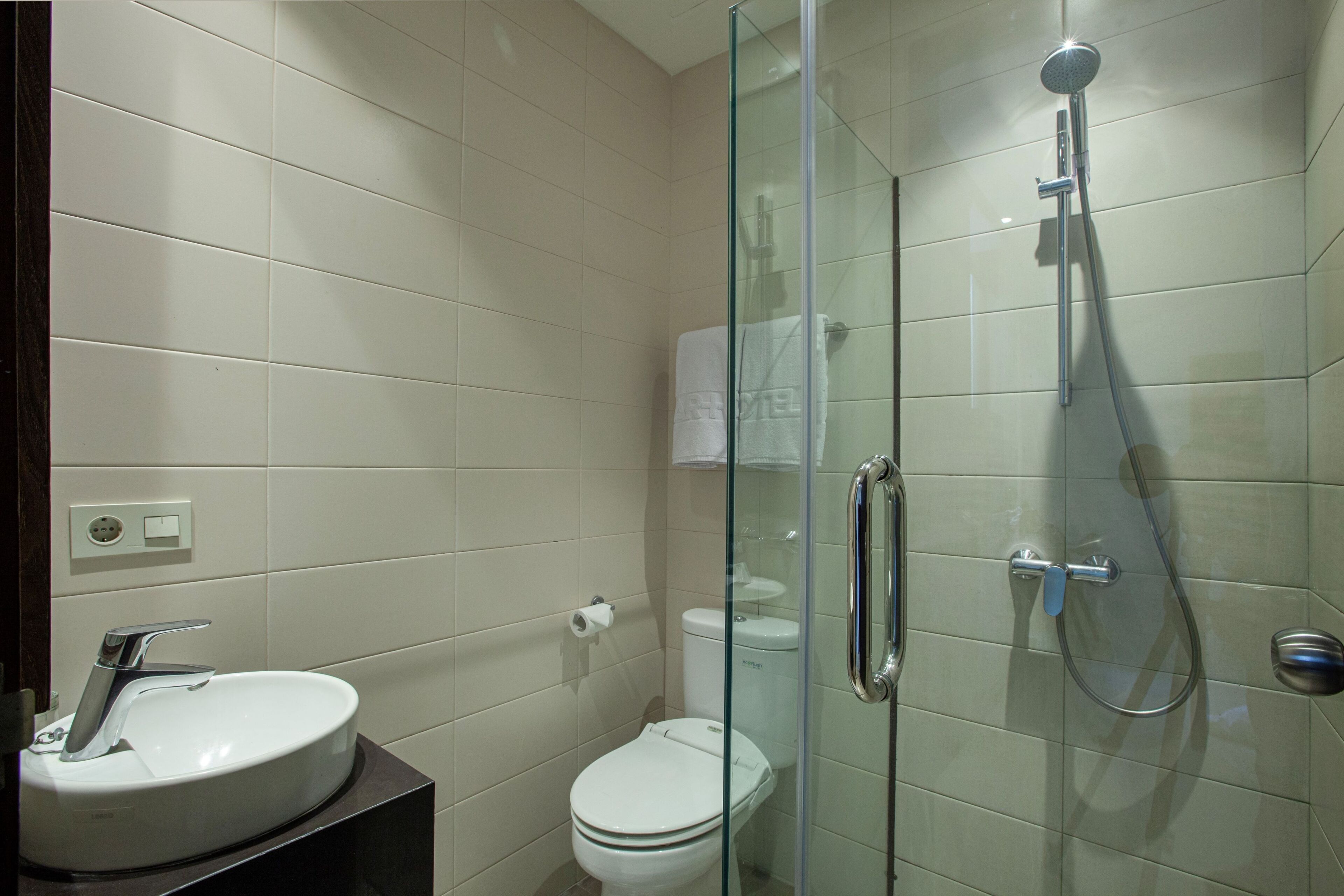 Miers Kuningan, Artotel Curated