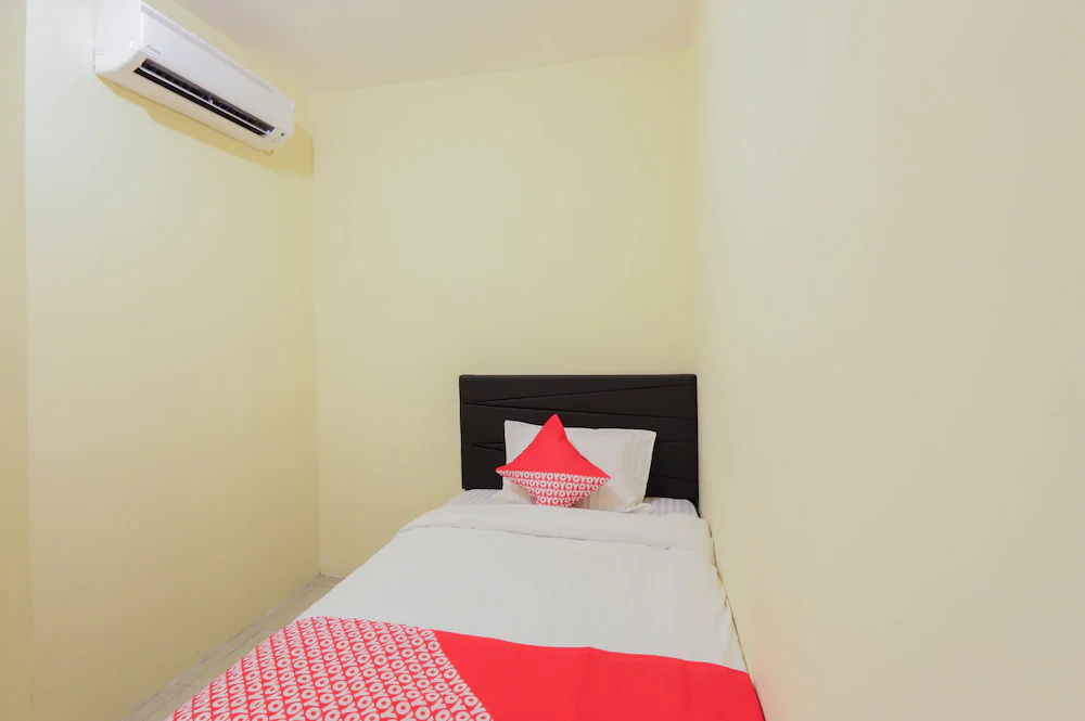 Mn One Residence by OYO Rooms