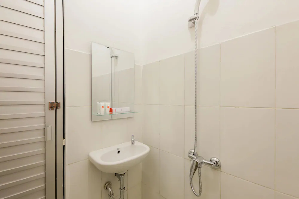 Mn One Residence by OYO Rooms