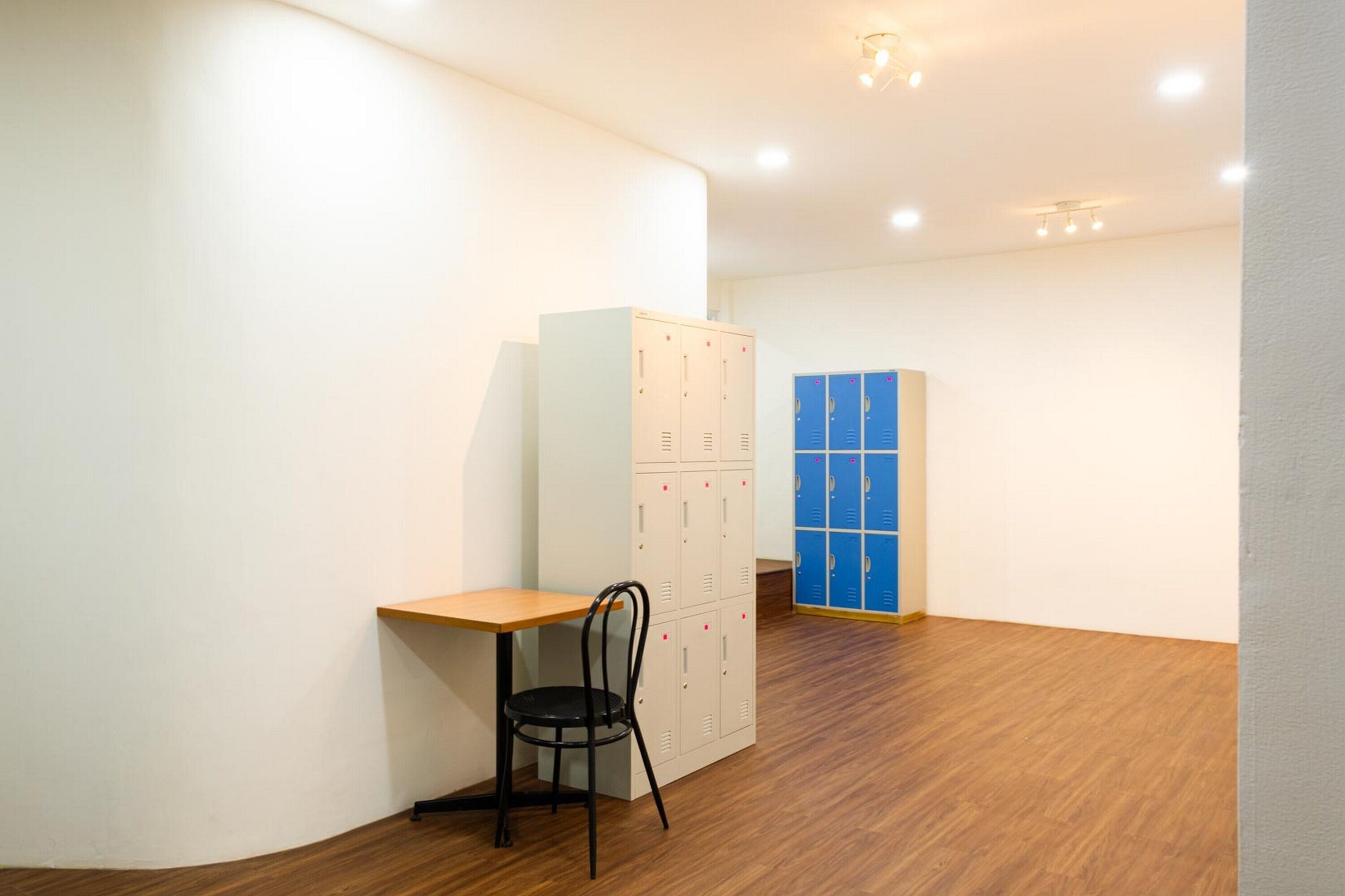 My Capsule Hotel by RedDoorz