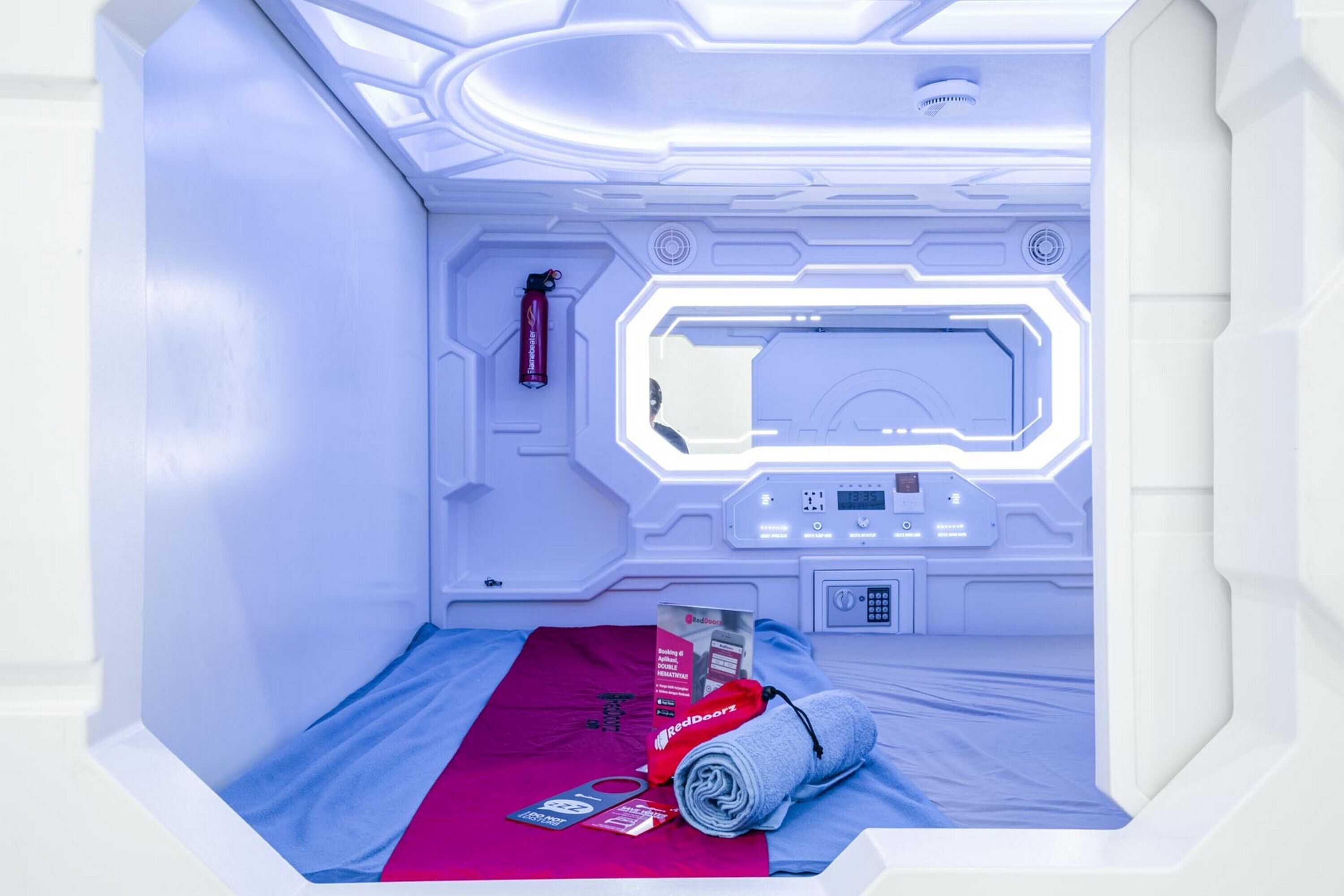 My Capsule Hotel by RedDoorz