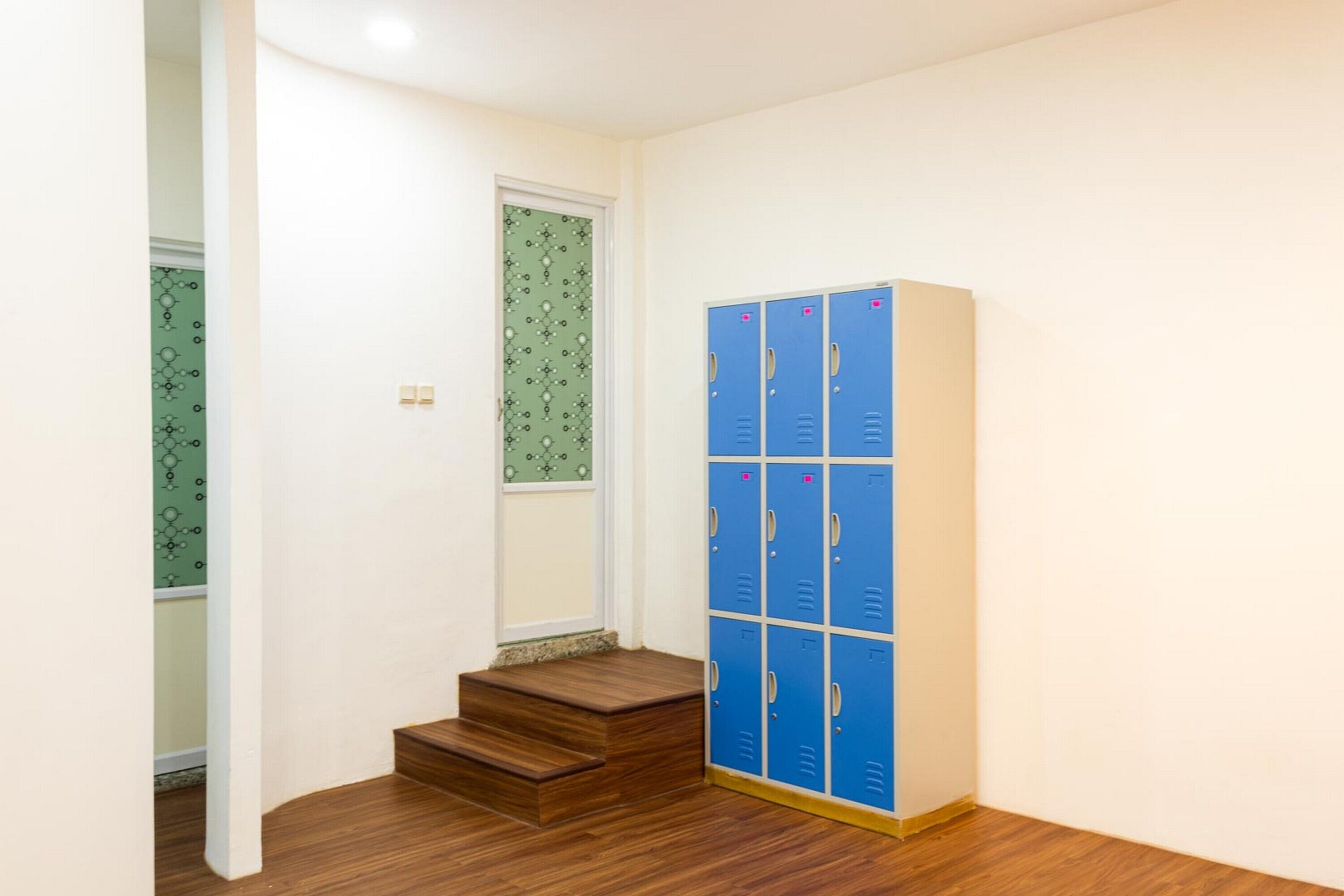 My Capsule Hotel by RedDoorz