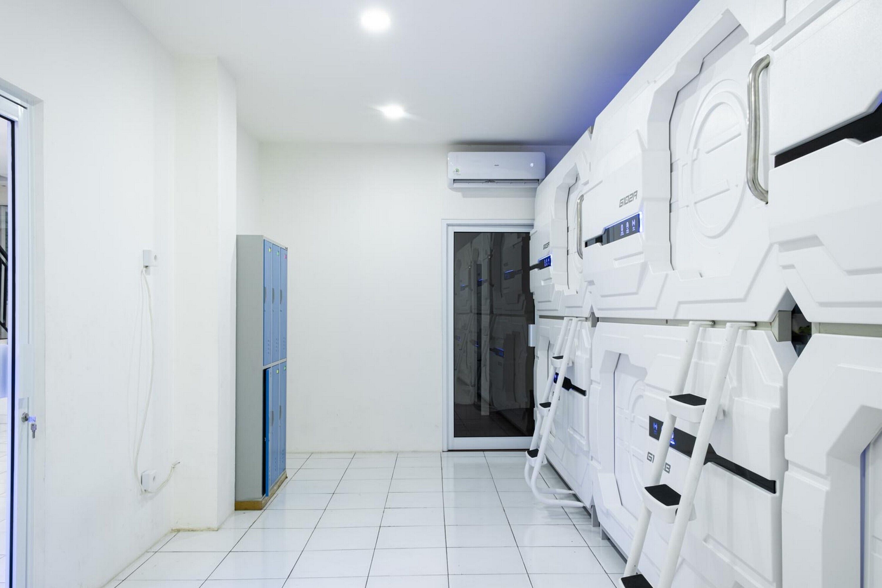 My Capsule Hotel by RedDoorz