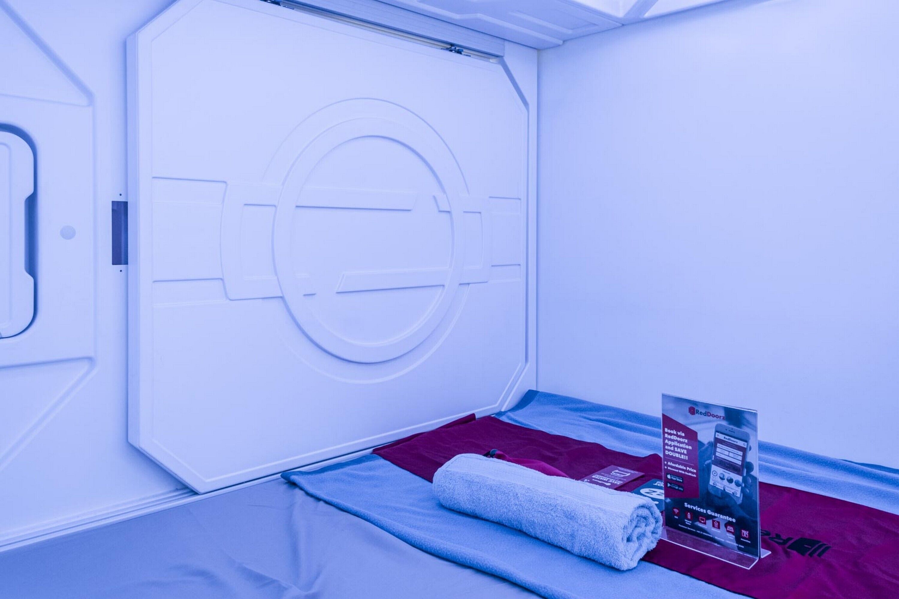 My Capsule Hotel by RedDoorz