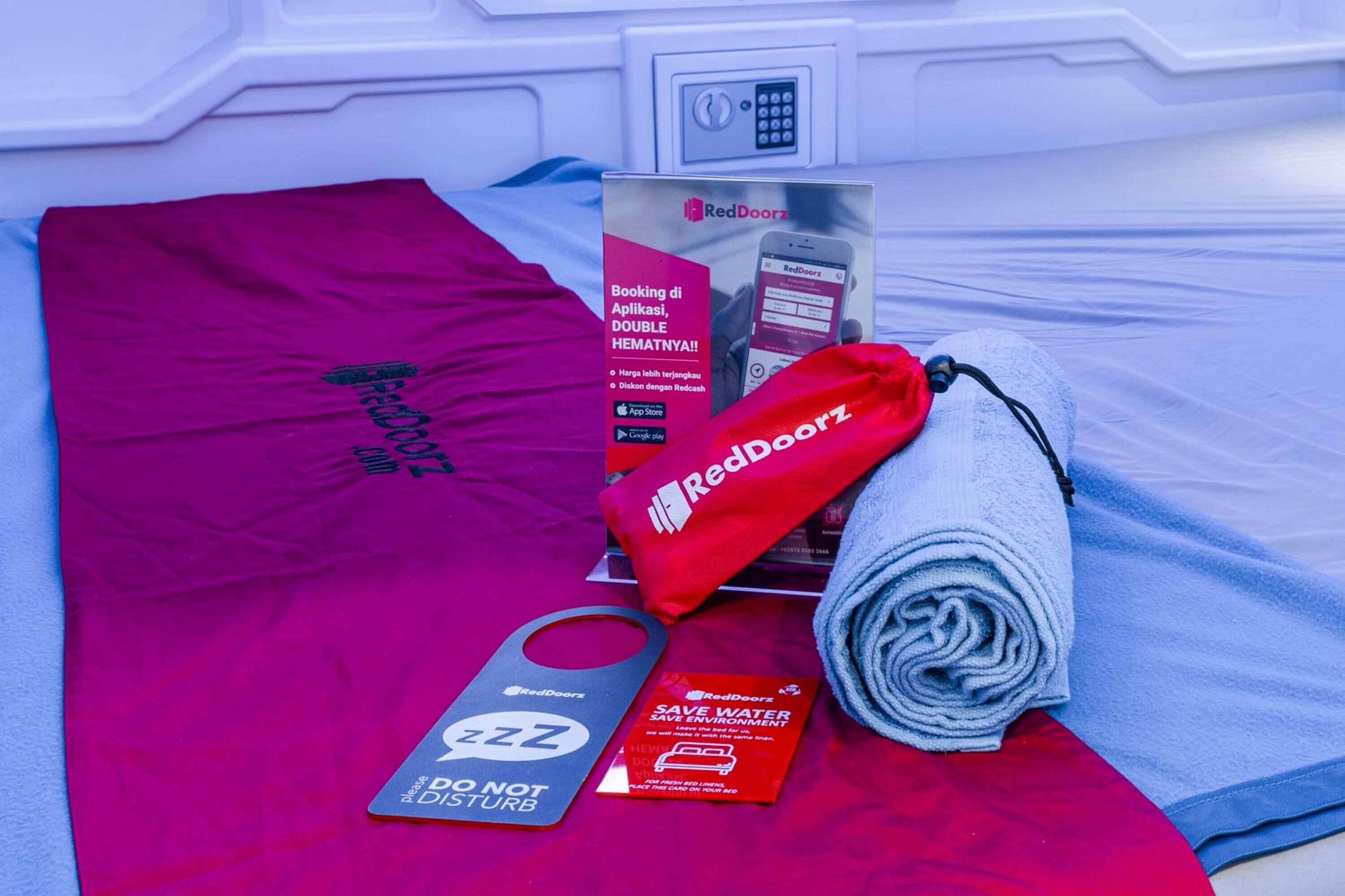 My Capsule Hotel by RedDoorz