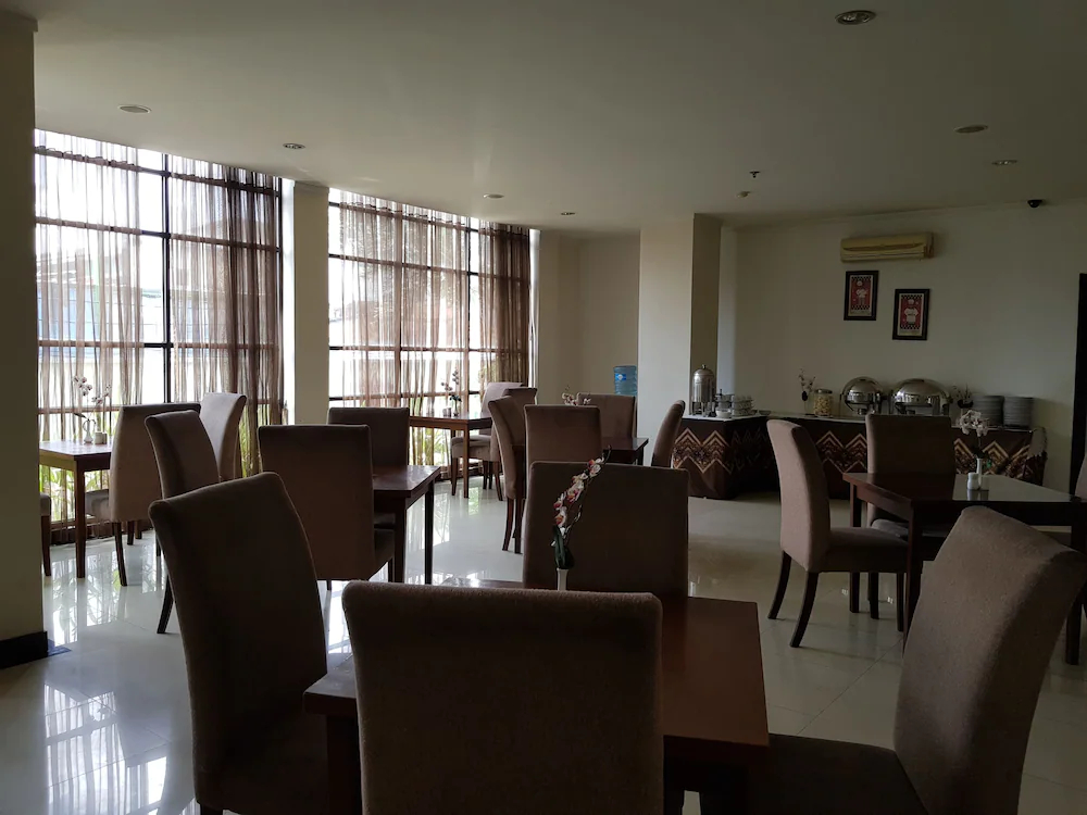 N1 Hotel