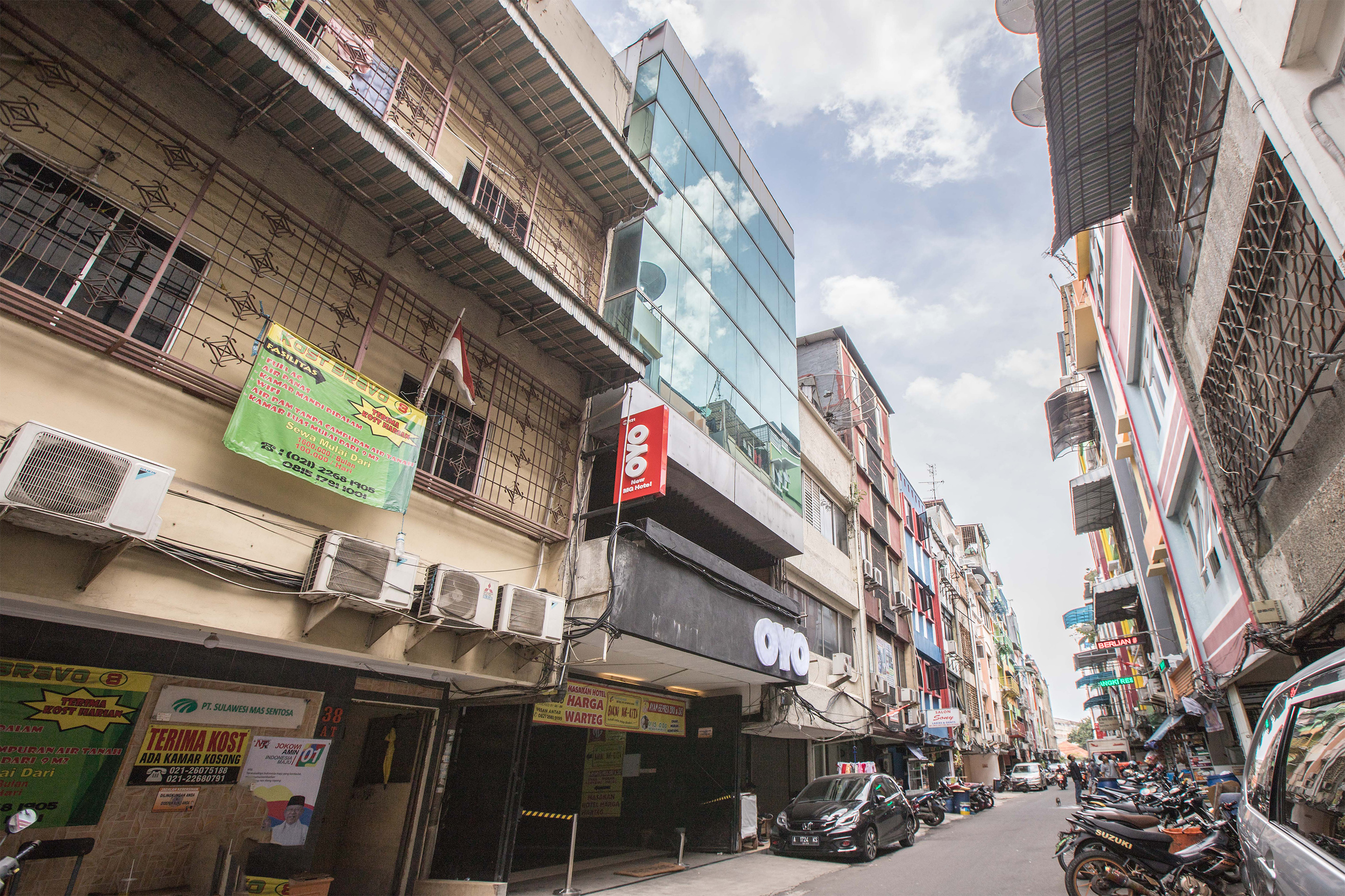 Urbanview Hotel Bes Mangga Besar