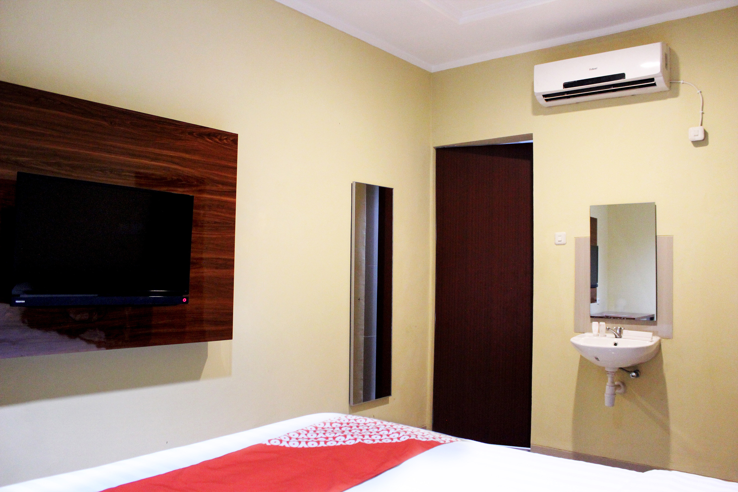 Urbanview Hotel Bes Mangga Besar