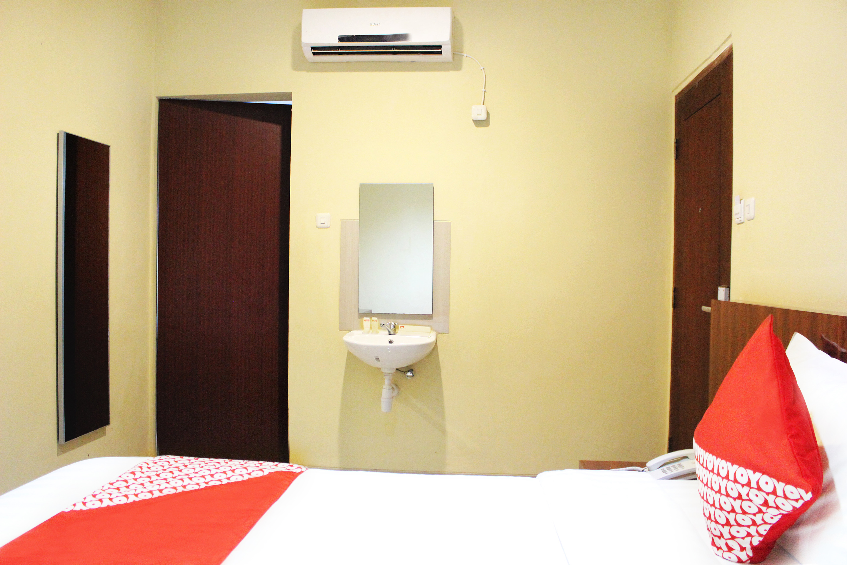 Urbanview Hotel Bes Mangga Besar