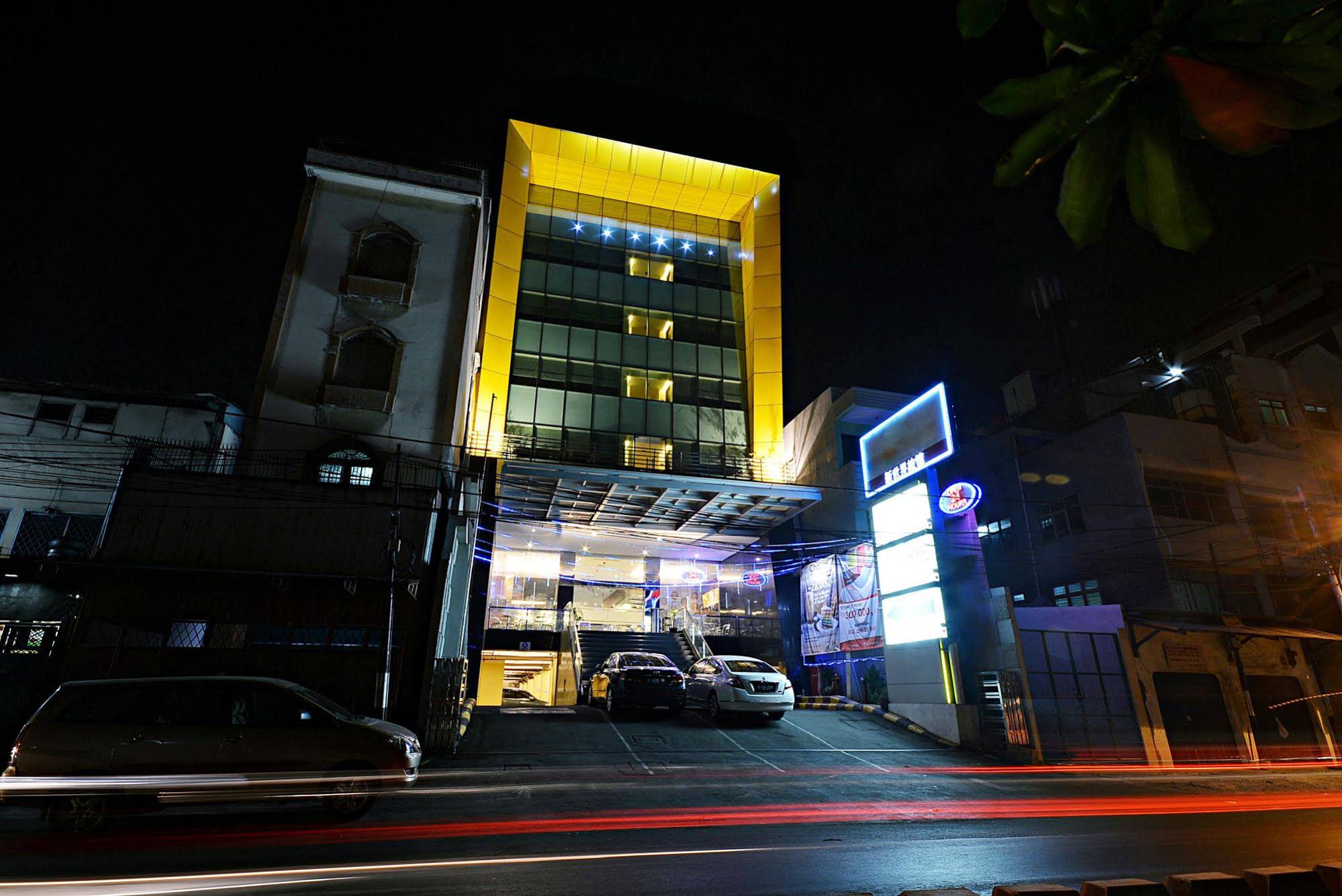 Nite & Day Jakarta Bandengan by ZEN Rooms