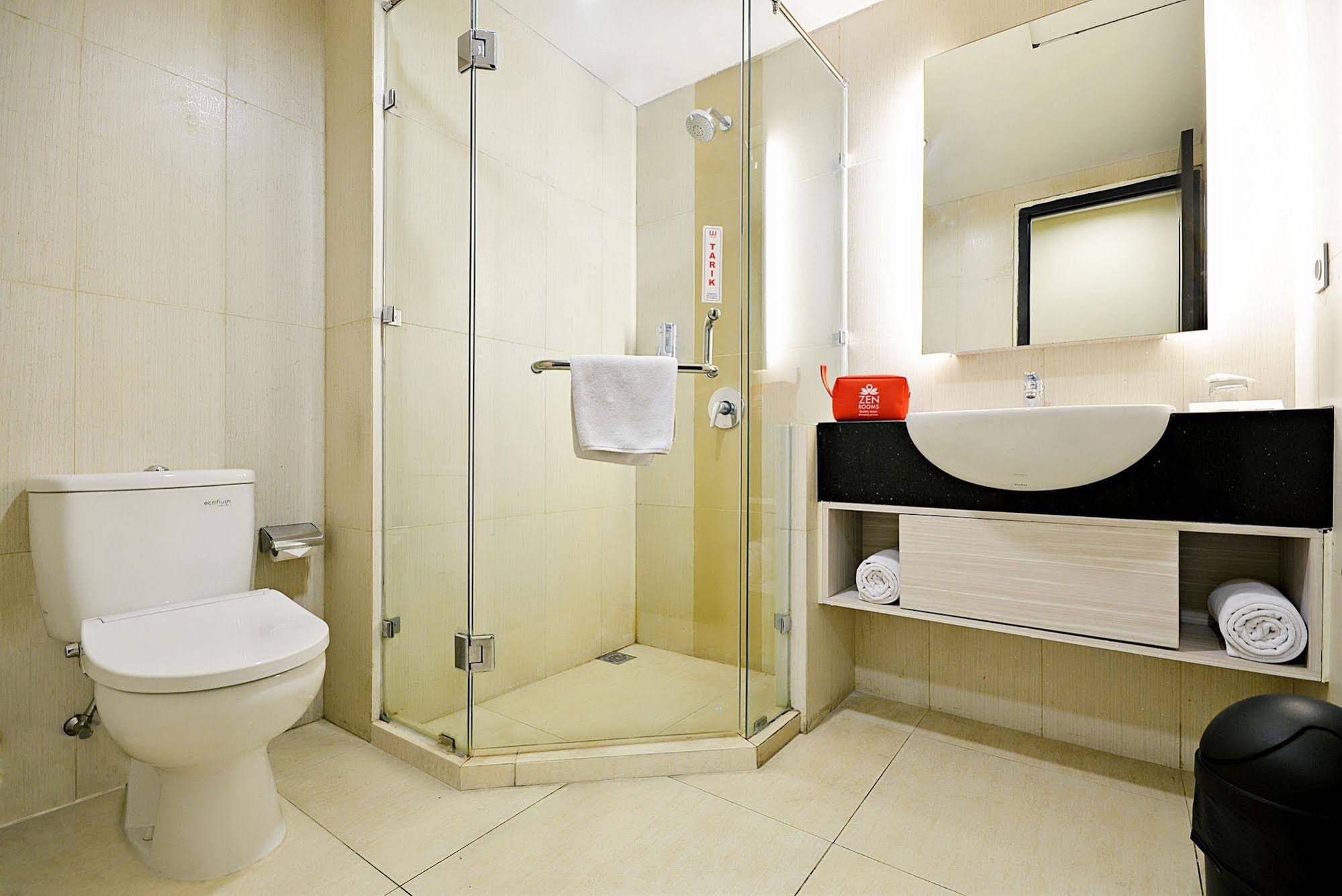 Nite & Day Jakarta Bandengan by ZEN Rooms