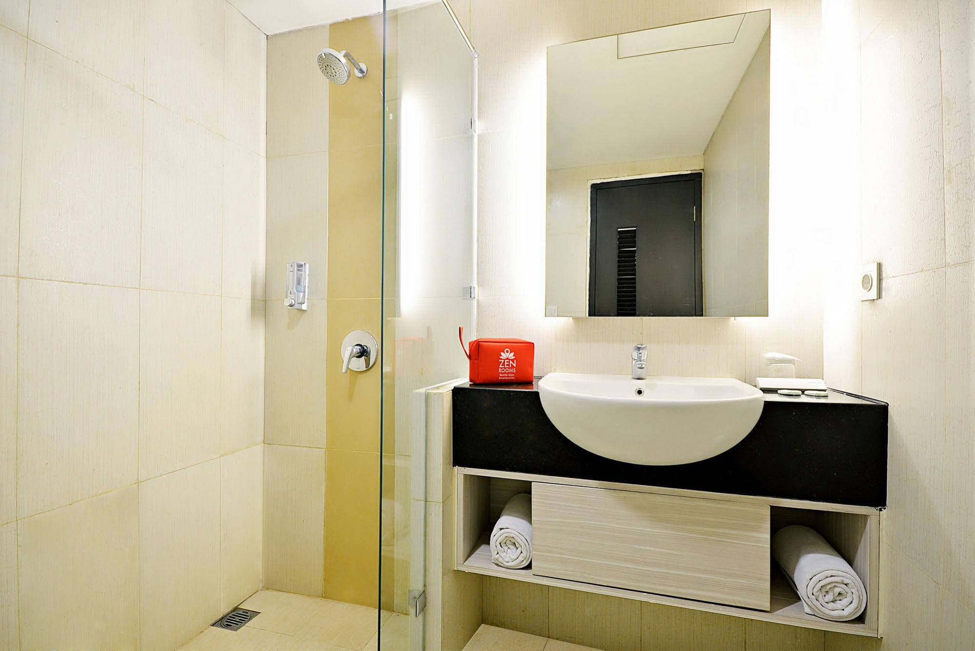 Nite & Day Jakarta Bandengan by ZEN Rooms