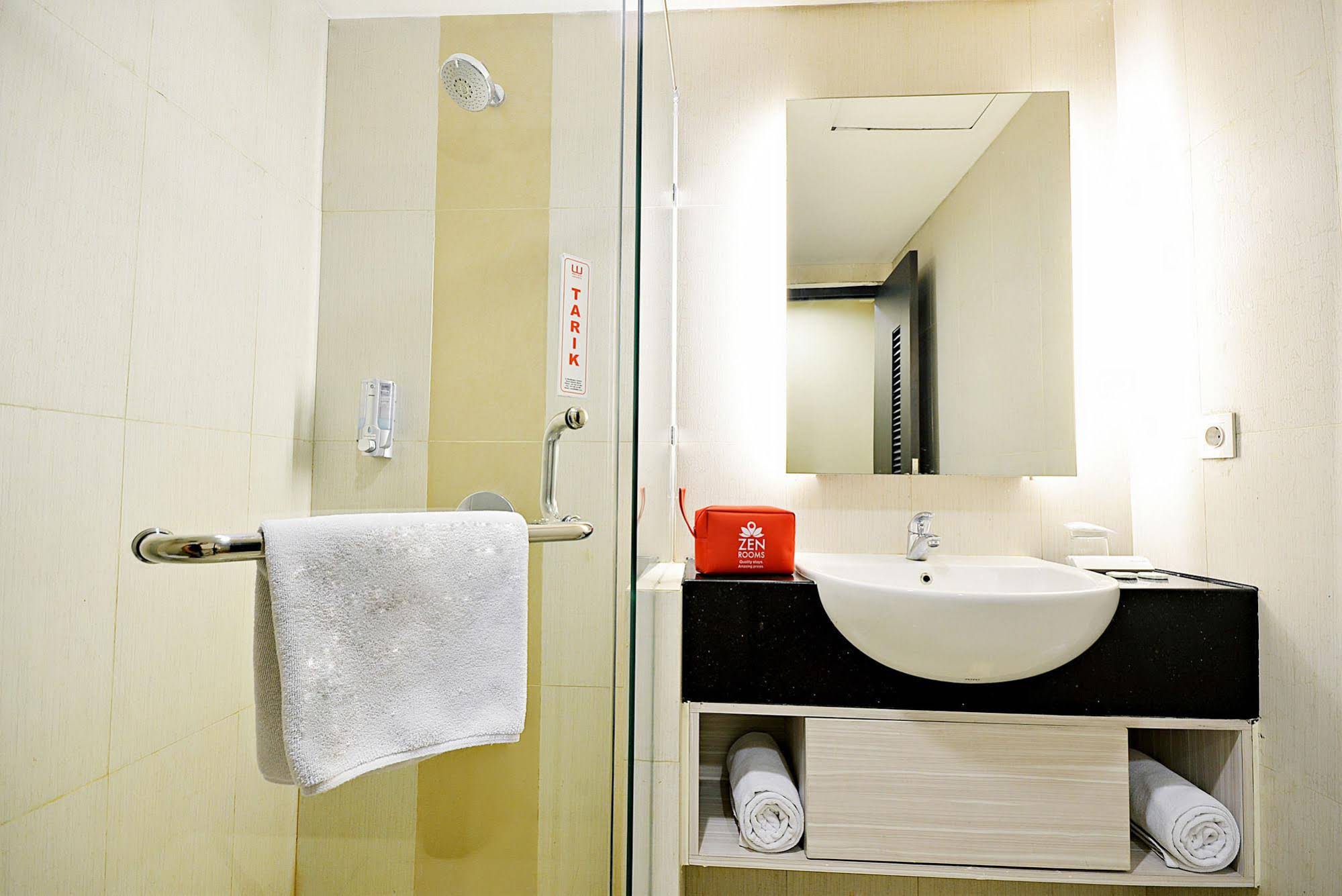 Nite & Day Jakarta Bandengan by ZEN Rooms