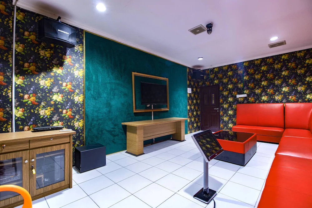 Oriental Residence by ZEN Rooms