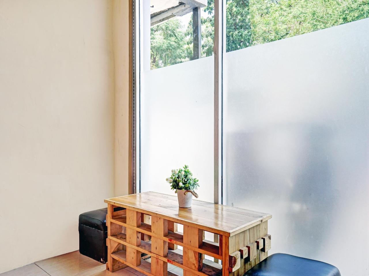 OYO 90578 Dinar Family