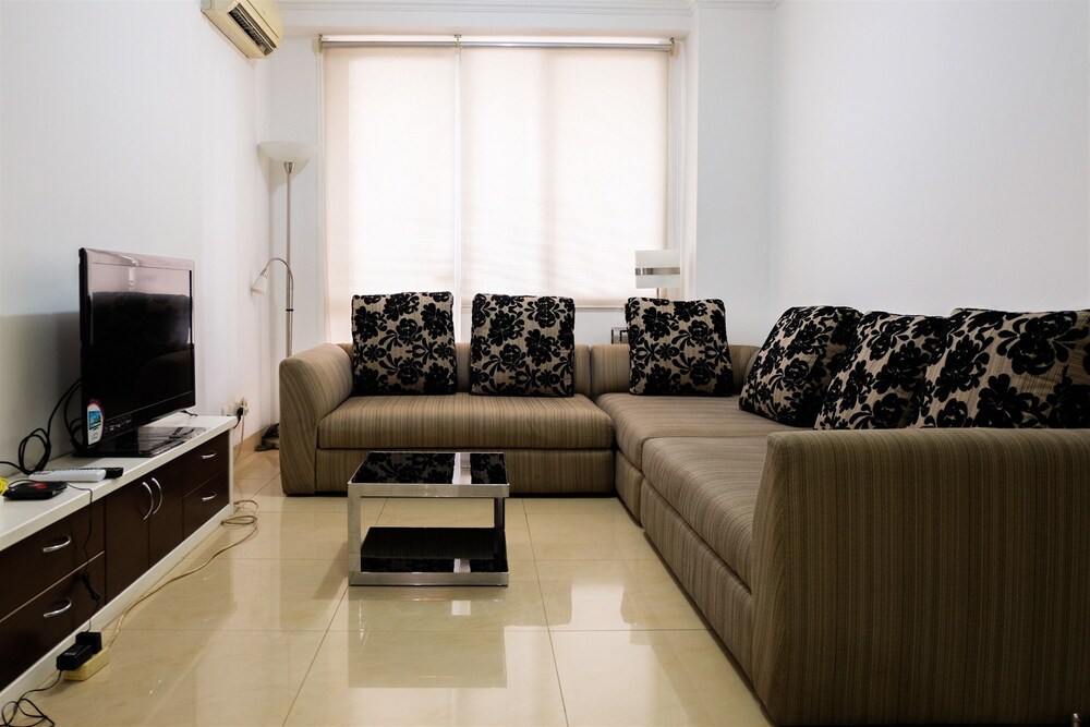 Paladian Park Apartment