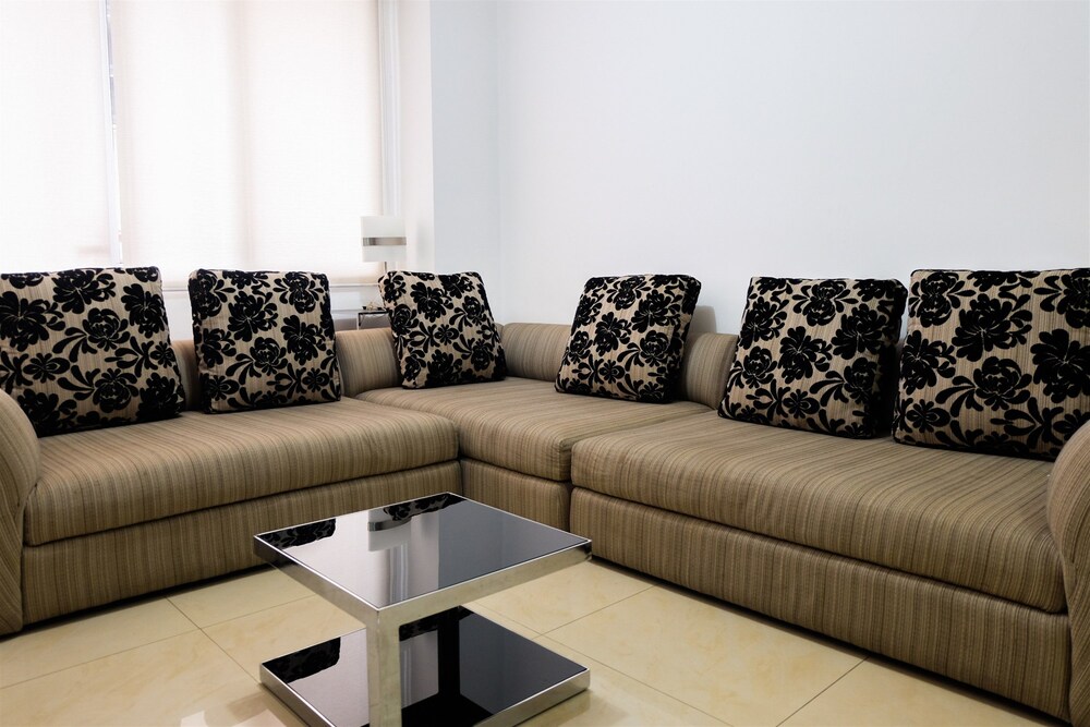 Paladian Park Apartment