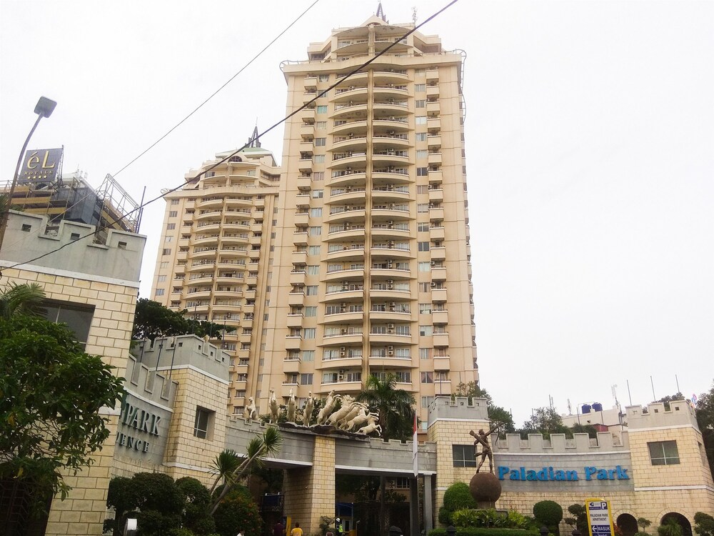 Paladian Park Apartment