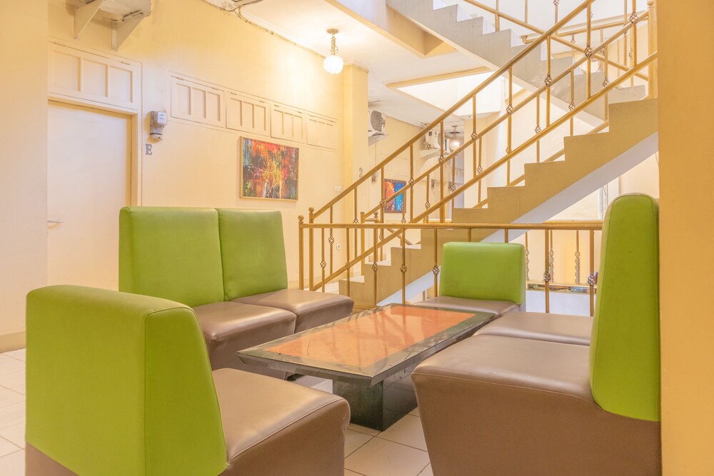 Pasar Baru Inn by OYO Rooms