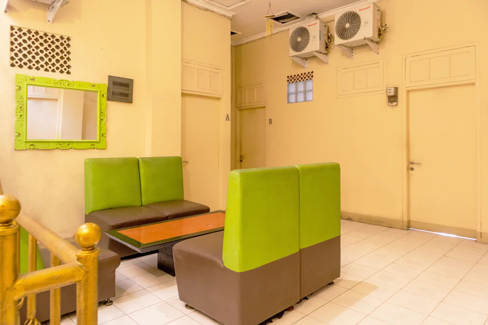 Pasar Baru Inn by OYO Rooms